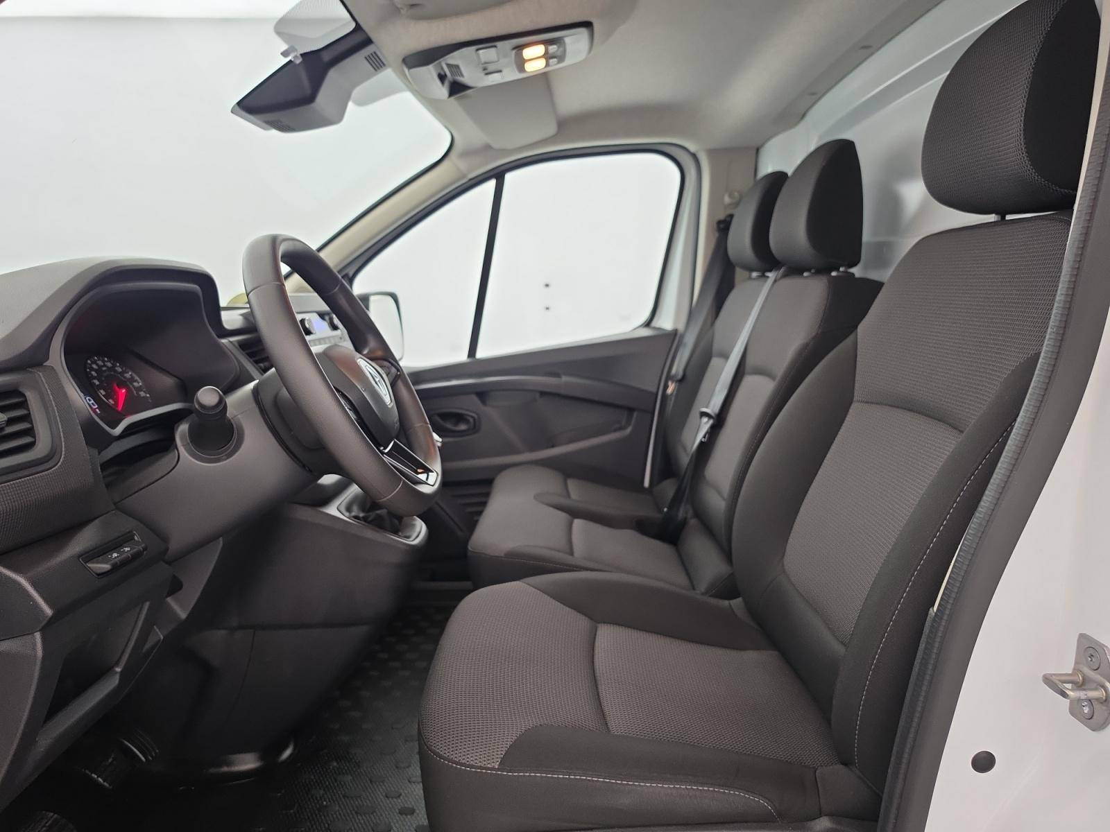 Vente en ligne Renault Trafic 3 Fourgon TRAFIC FG BLUE DCI 130 L1H1 3T GSR2 au prix de 22 990 €