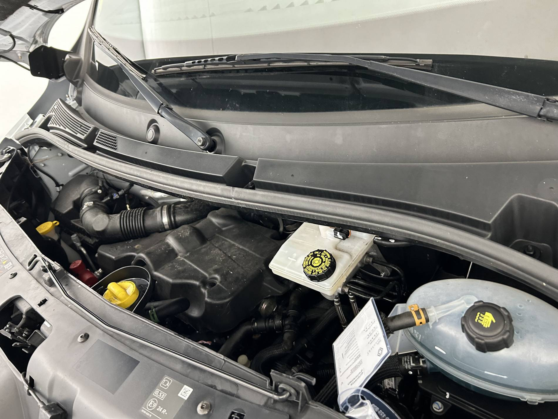 Vente en ligne Renault Master Fourgon MASTER FGN TRAC F3500 L2H2 BLUE DCI 135 au prix de 27 490 €