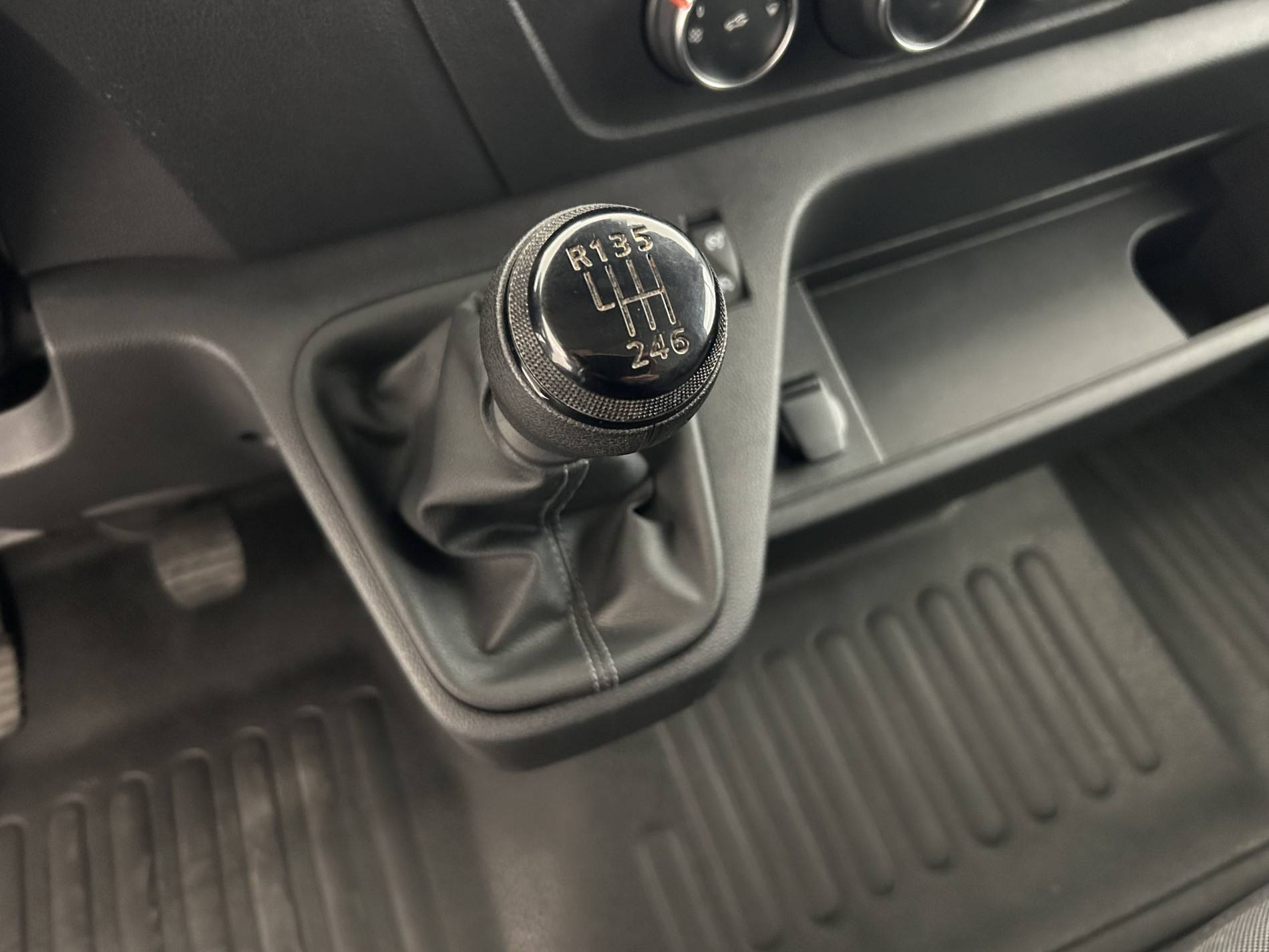 Vente en ligne Renault Master Fourgon MASTER FGN TRAC F3500 L2H2 BLUE DCI 135 au prix de 26 990 €