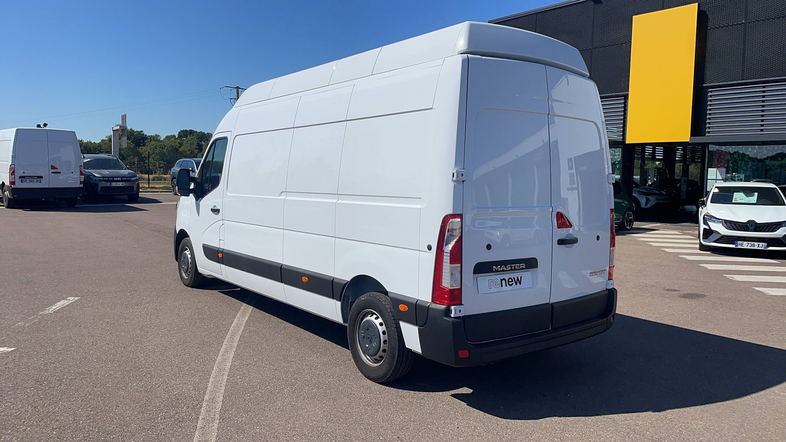 Vente en ligne Renault Master Fourgon MASTER FGN TRAC F3500 L3H3 BLUE DCI 135 au prix de 25 700 €