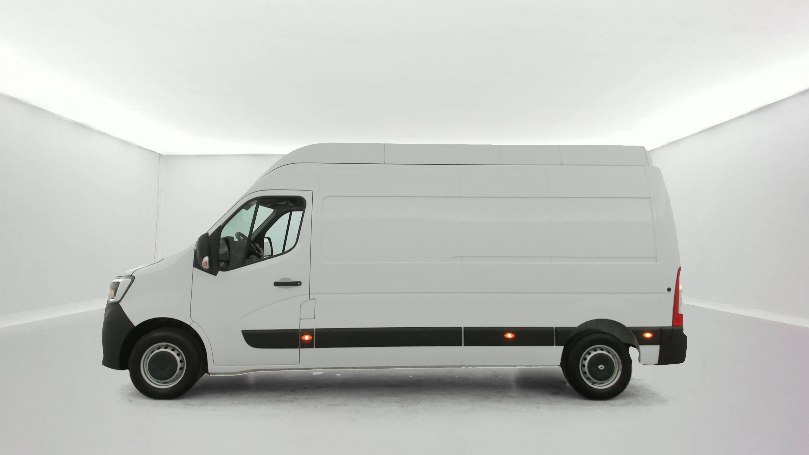 Vente en ligne Renault Master Fourgon MASTER FGN TRAC F3500 L3H3 BLUE DCI 135 au prix de 29 990 €