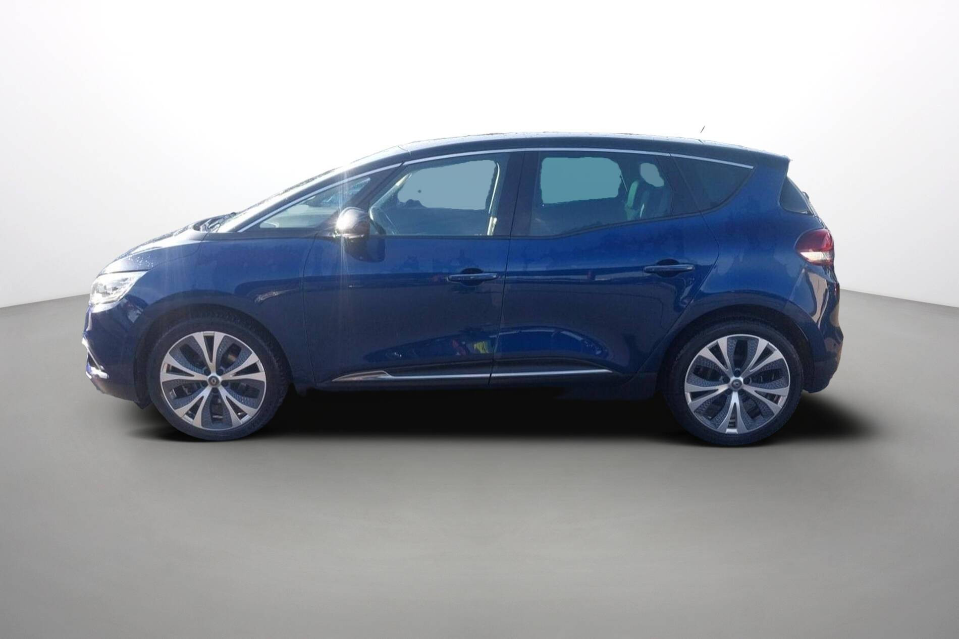 Vente en ligne Renault Scenic 4 Scenic dCi 110 Energy EDC au prix de 12 990 €