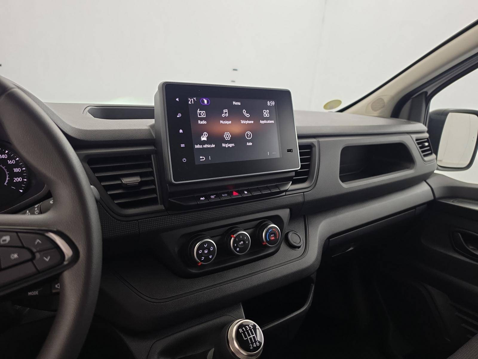 Vente en ligne Renault Trafic 3 Fourgon TRAFIC FG BLUE DCI 150 L1H1 2T8 GSR2 au prix de 23 940 €