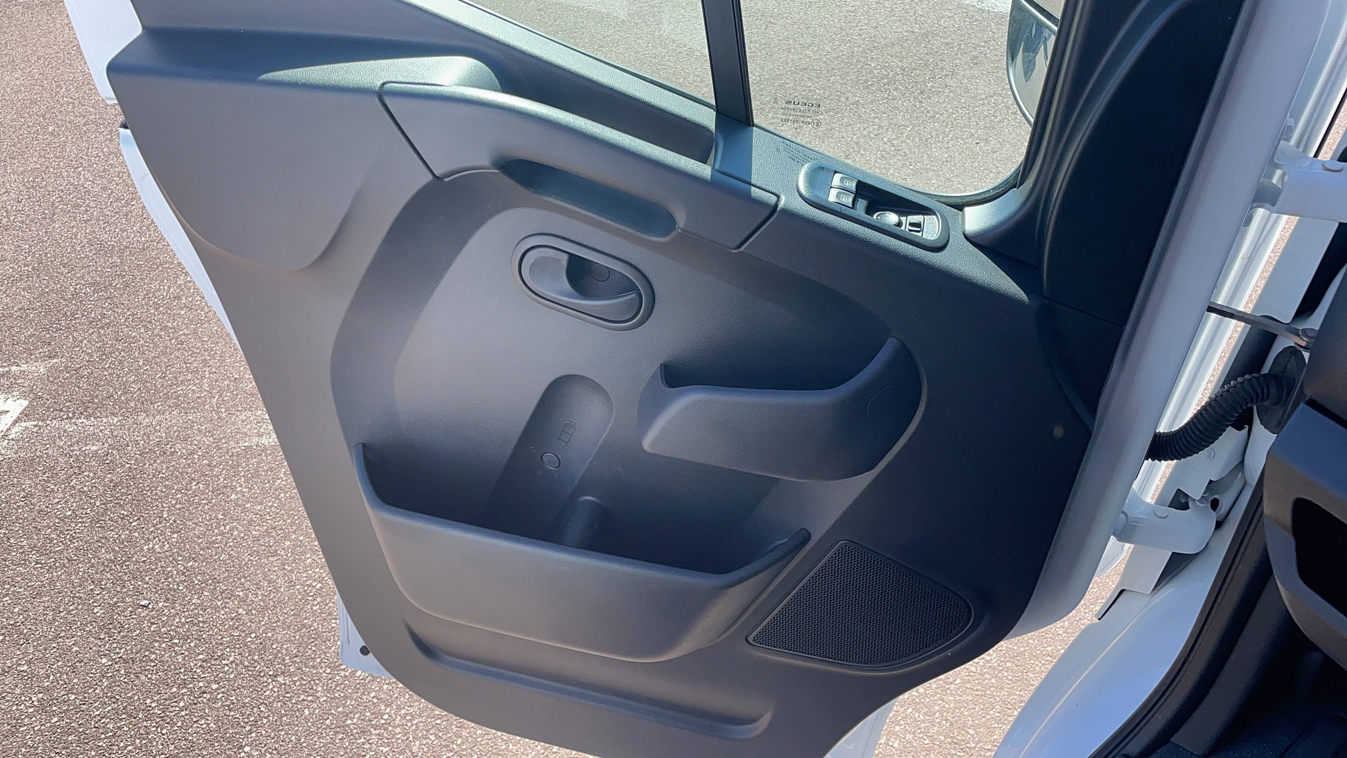 Vente en ligne Renault Master Fourgon MASTER FGN TRAC F3500 L3H3 BLUE DCI 135 au prix de 25 700 €