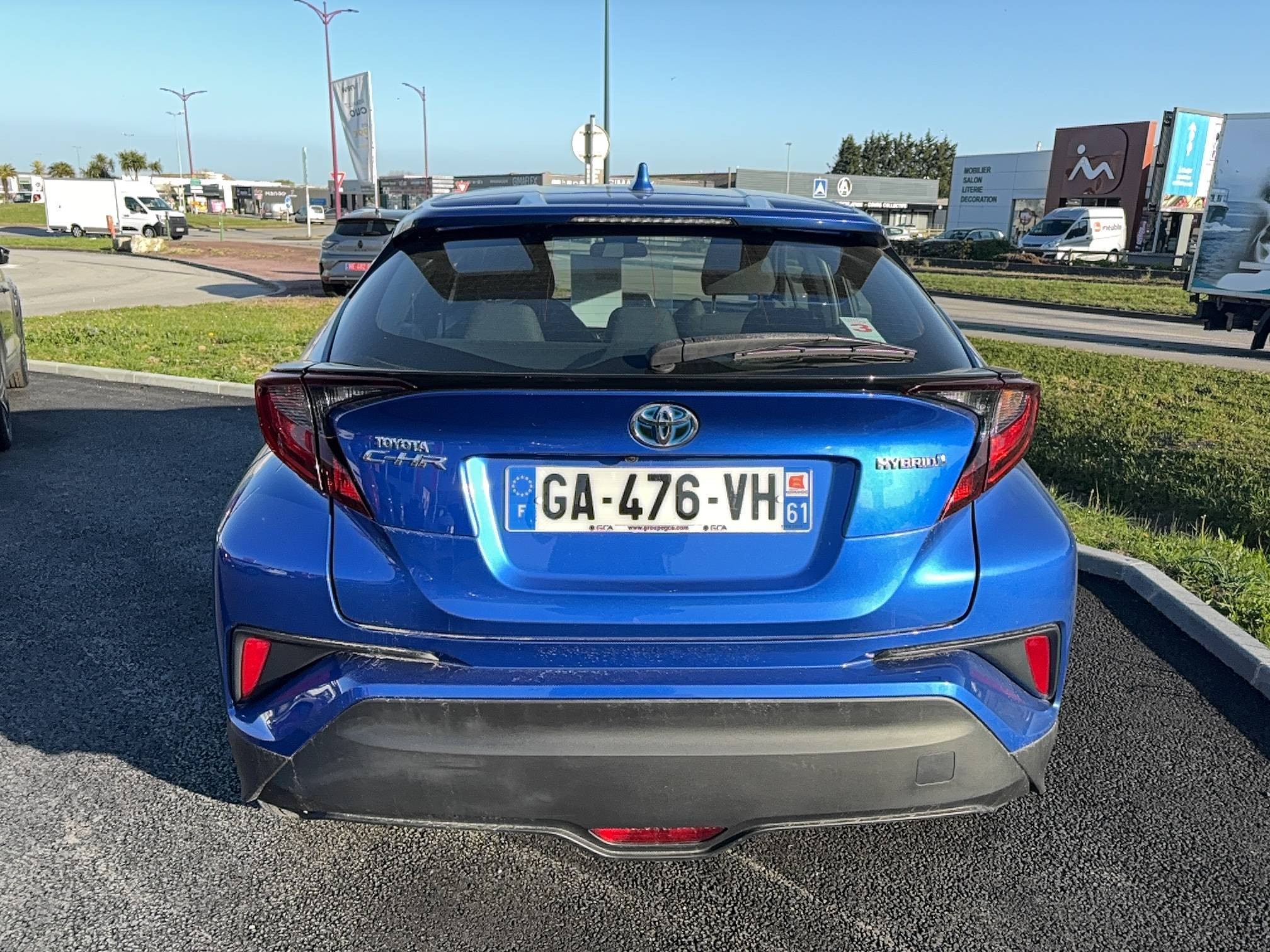 Vente en ligne Toyota C-HR C-HR Hybride 1.8L au prix de 19 990 €