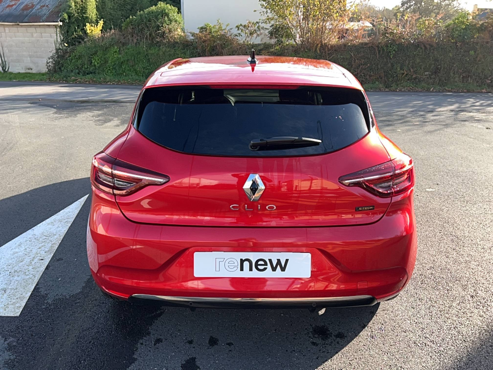 Vente en ligne Renault Clio 5 Clio E-Tech full hybrid 145 au prix de 18 450 €