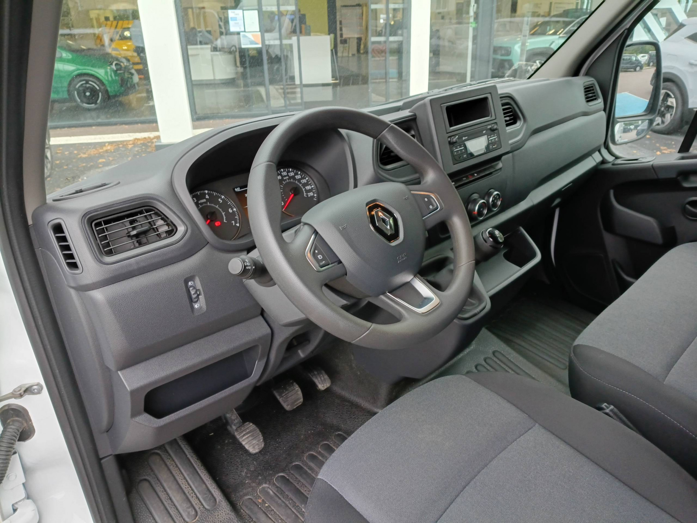Vente en ligne Renault Master Fourgon MASTER FGN TRAC F3500 L3H3 BLUE DCI 135 au prix de 26 490 €