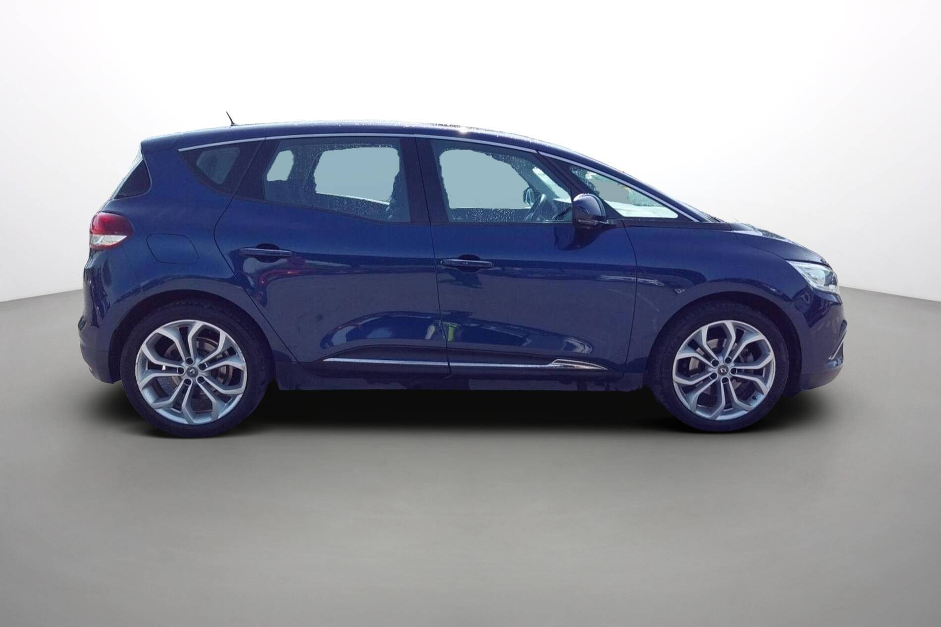 Vente en ligne Renault Scenic 4 Scenic TCe 130 Energy au prix de 12 990 €