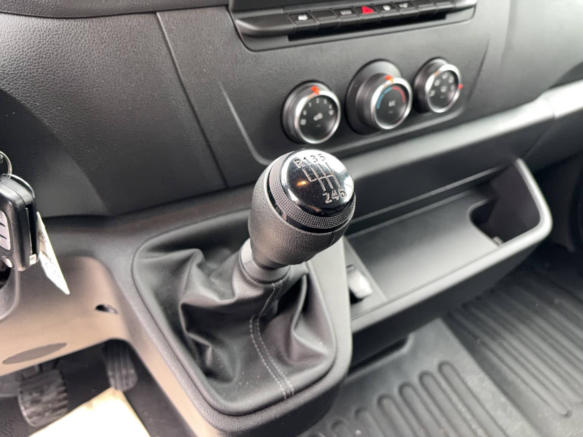 Vente en ligne Renault Master Fourgon MASTER FGN TRAC F3500 L2H2 BLUE DCI 135 au prix de 24 490 €