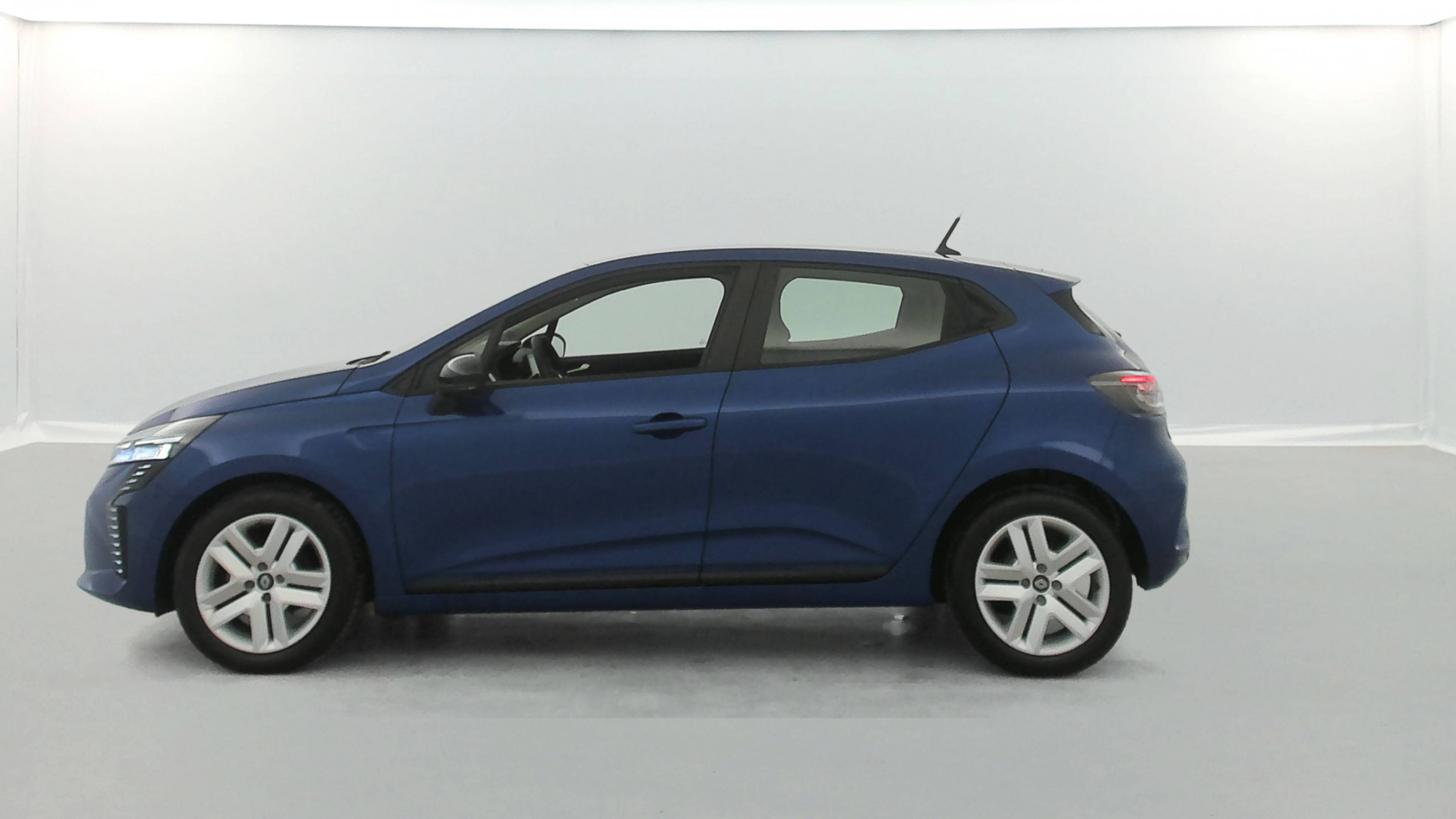 Vente en ligne Renault Clio 5 Clio TCe 90 au prix de 15 990 €