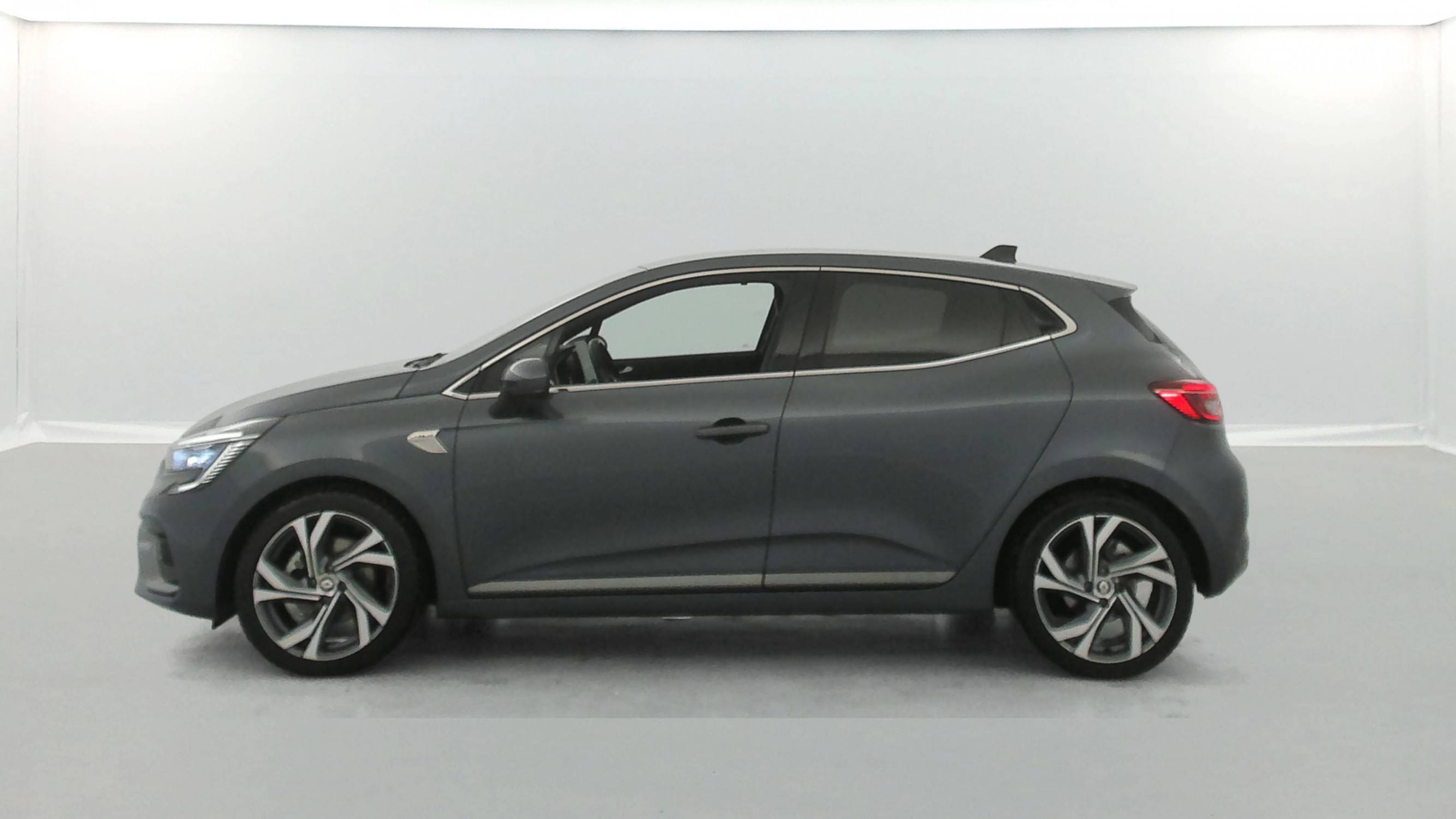 Vente en ligne Renault Clio 5 Clio E-Tech 140 - 21N au prix de 17 990 €