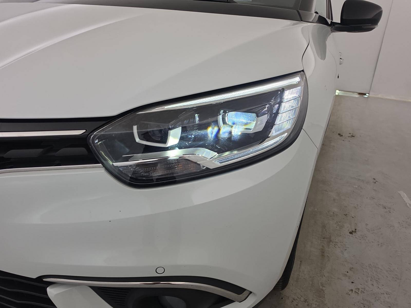Vente en ligne Renault Grand Scenic 4 Grand Scenic TCe 160 FAP EDC au prix de 16 990 €