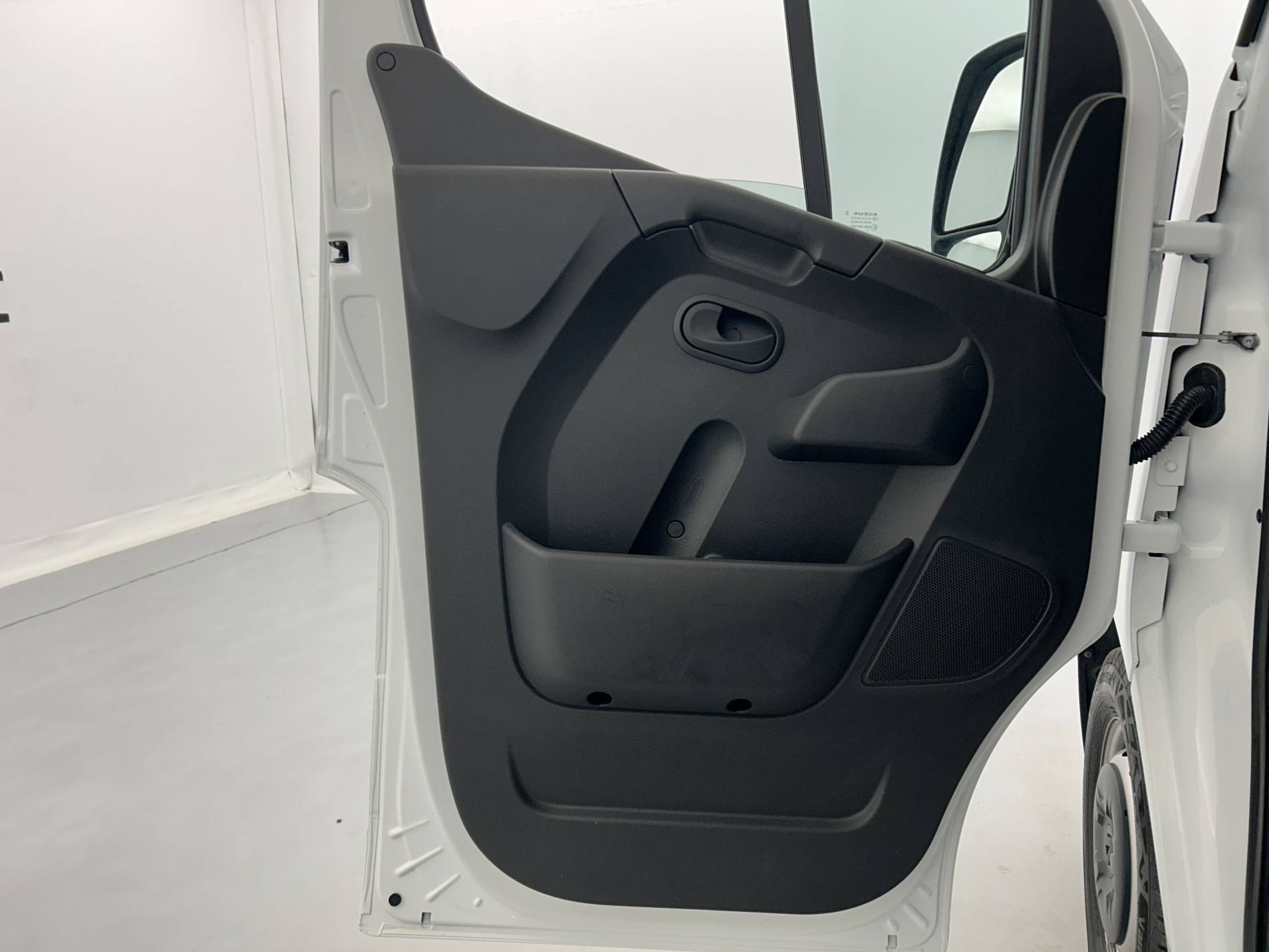 Vente en ligne Renault Master Fourgon MASTER FGN TRAC F3500 L2H2 BLUE DCI 135 au prix de 27 990 €