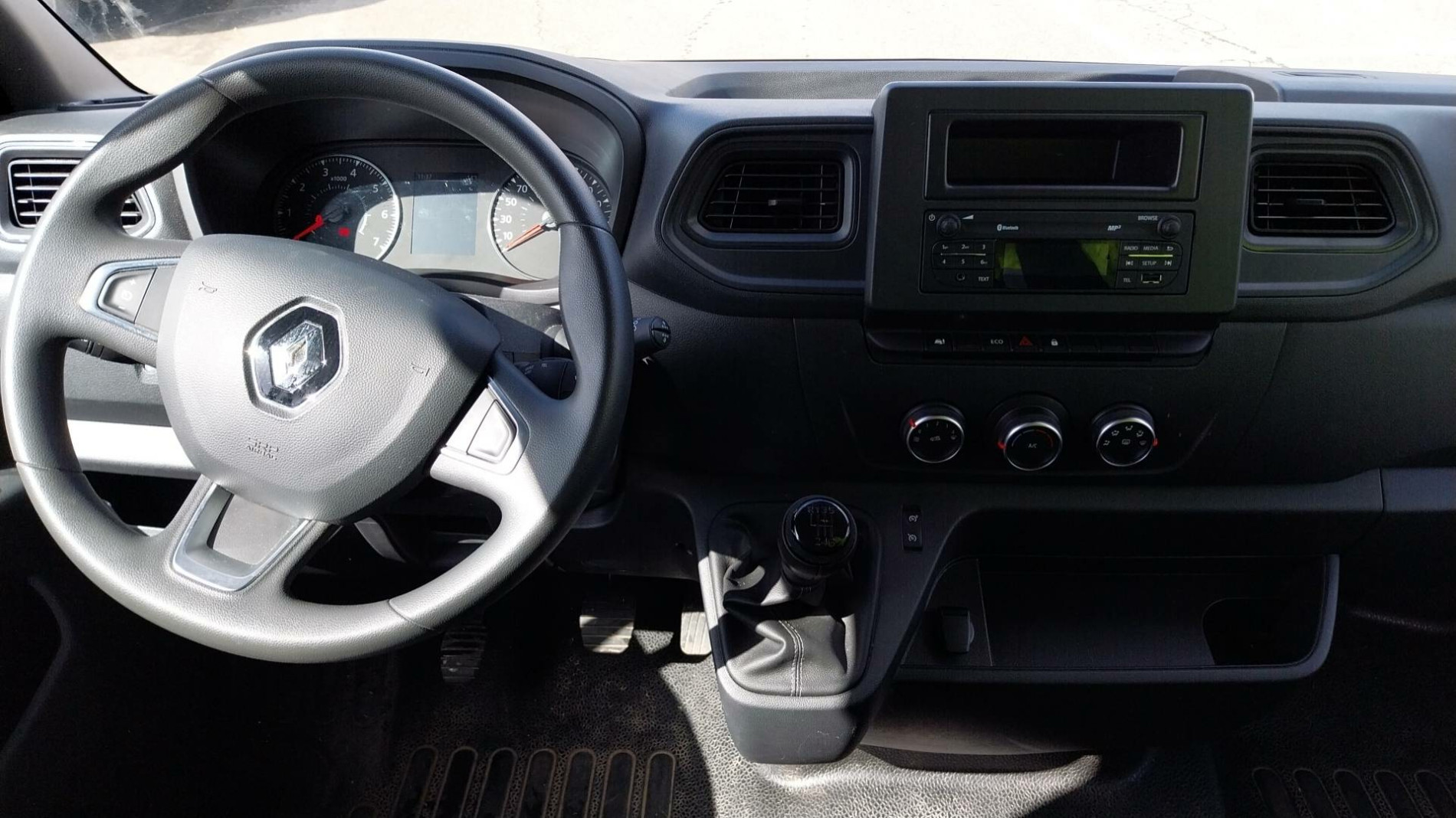 Vente en ligne Renault Master Fourgon MASTER FGN TRAC F3500 L2H2 BLUE DCI 135 au prix de 27 590 €