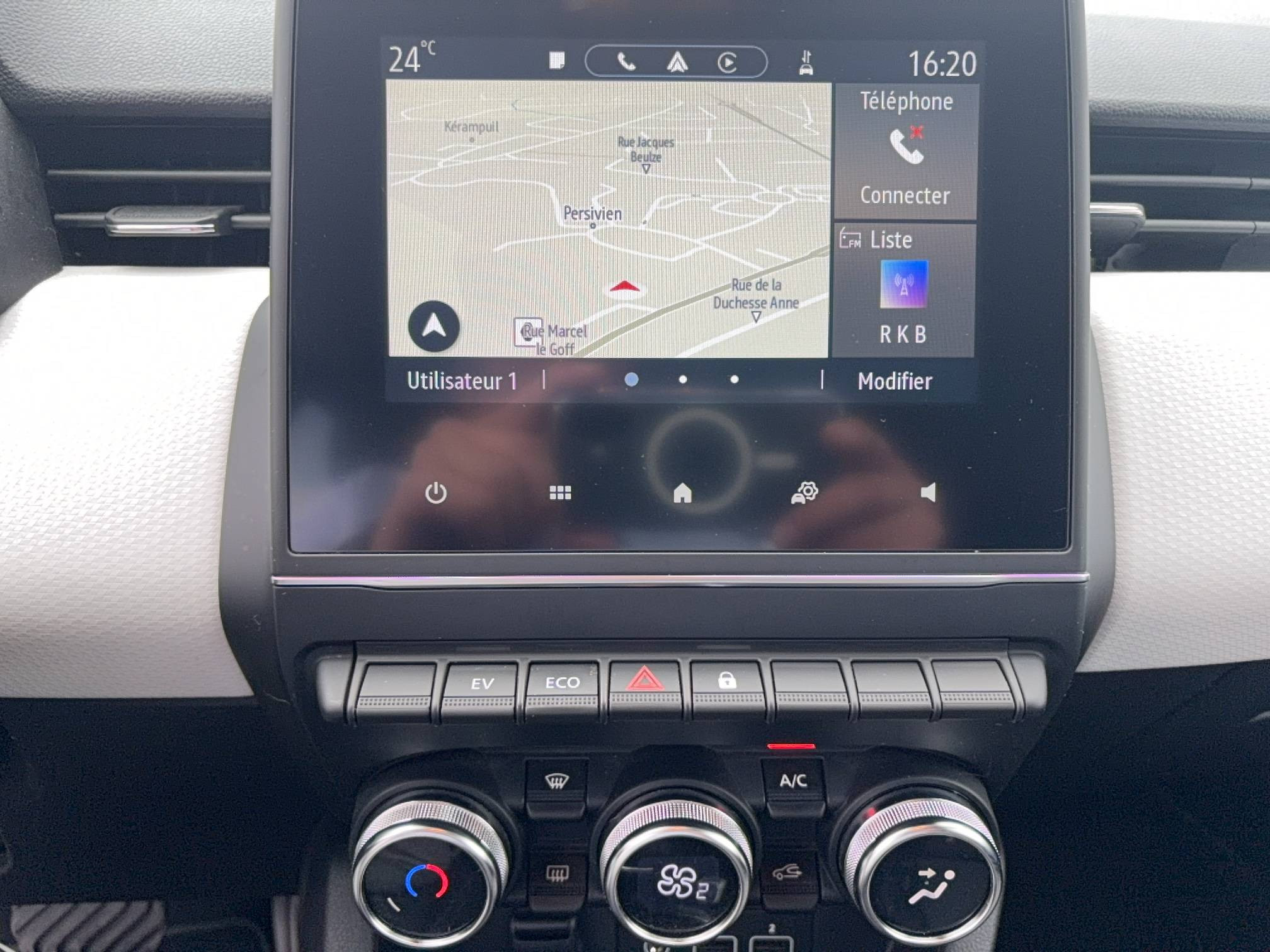 Vente en ligne Renault Clio 5 Clio E-Tech full hybrid 145 au prix de 16 490 €