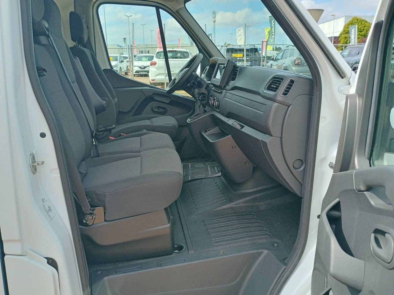 Vente en ligne Renault Master Fourgon MASTER FGN TRAC F3500 L2H2 BLUE DCI 135 au prix de 23 990 €