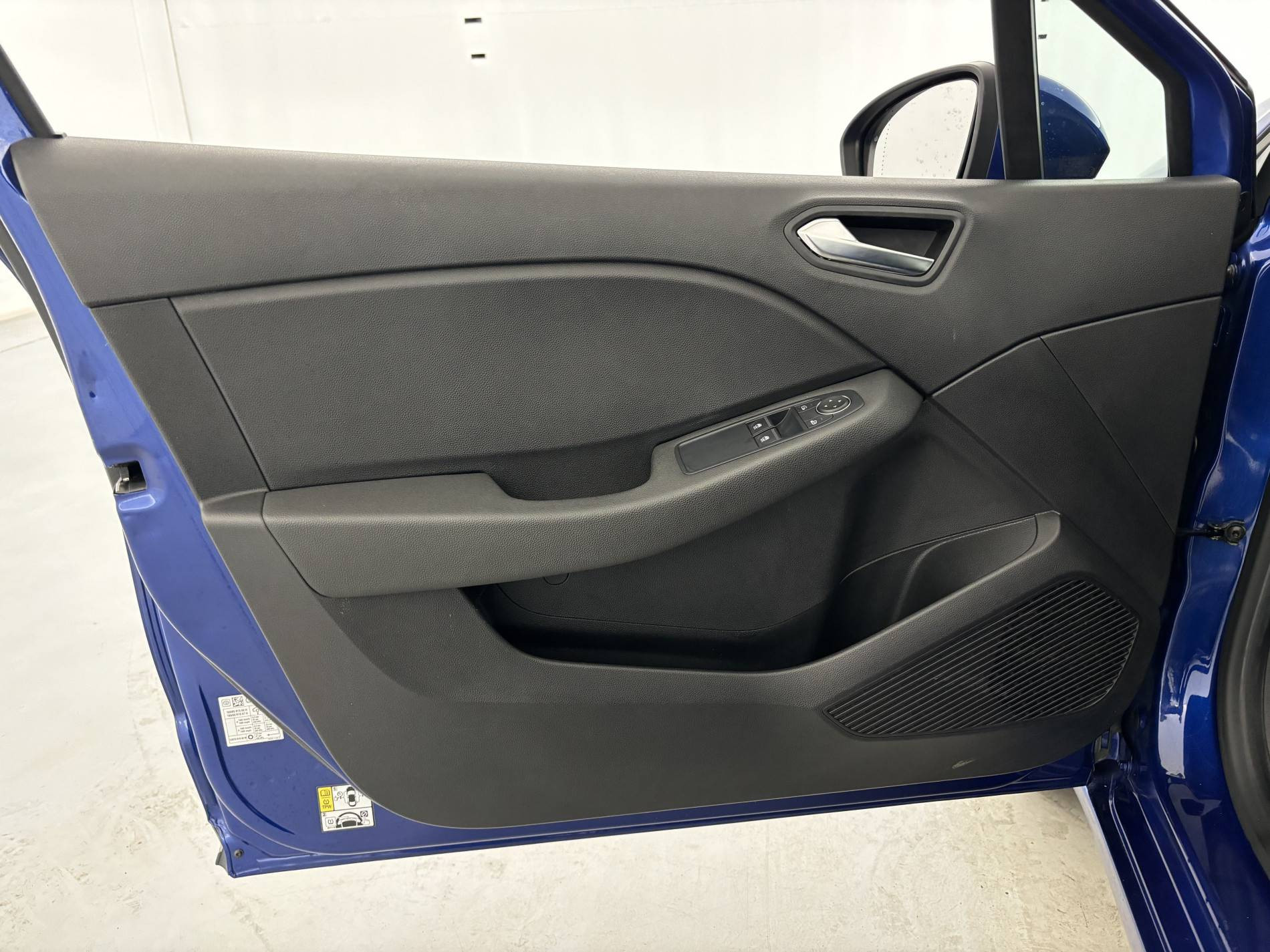 Vente en ligne Renault Clio 5 Clio E-Tech 140 - 21N au prix de 15 780 €