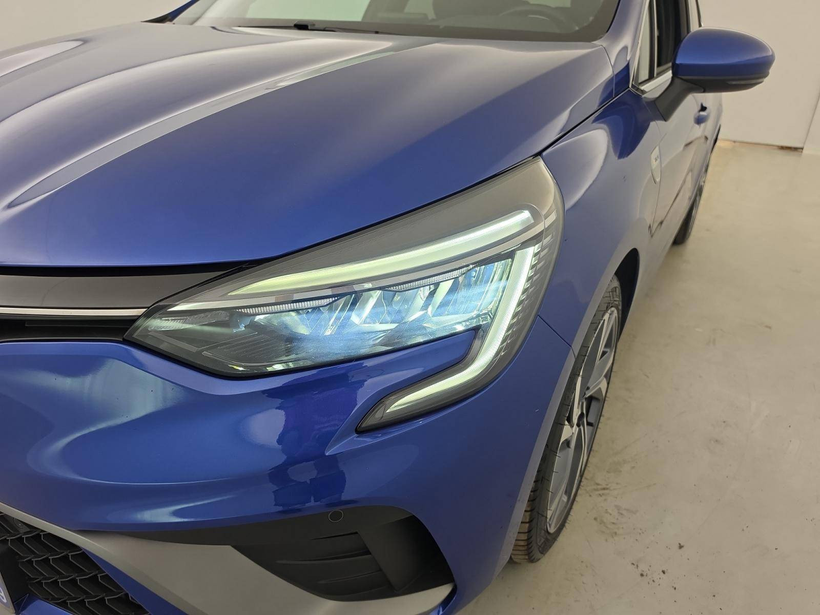 Vente en ligne Renault Clio 5 Clio E-Tech 140 - 21N au prix de 17 390 €