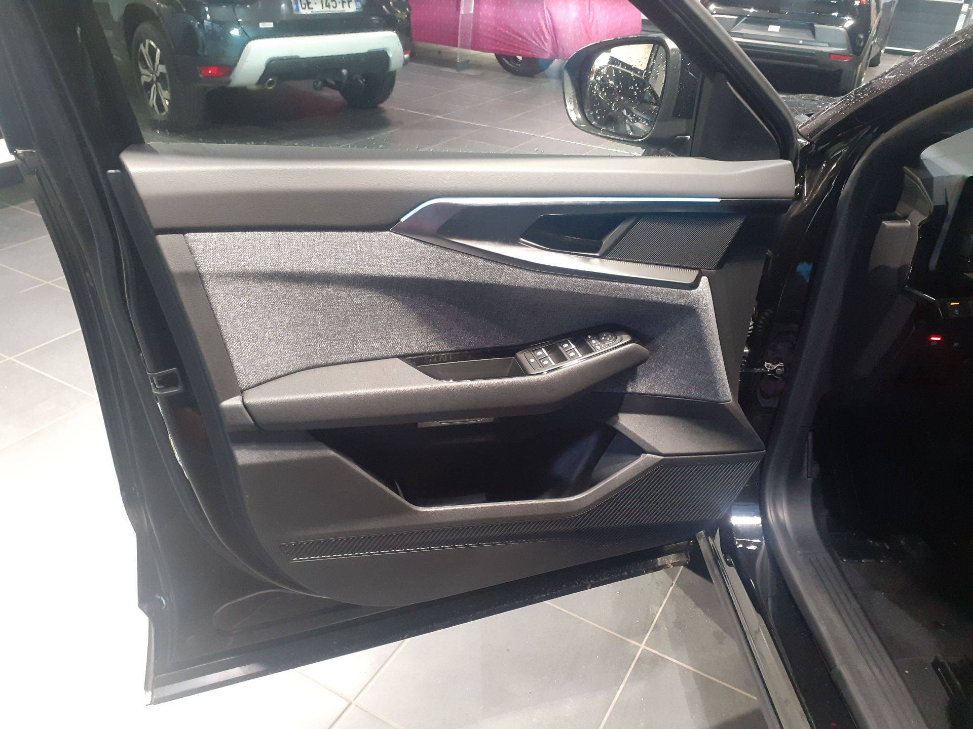 Vente en ligne Renault Espace Espace full hybrid E-Tech 200 ch 5pl au prix de 40 990 €