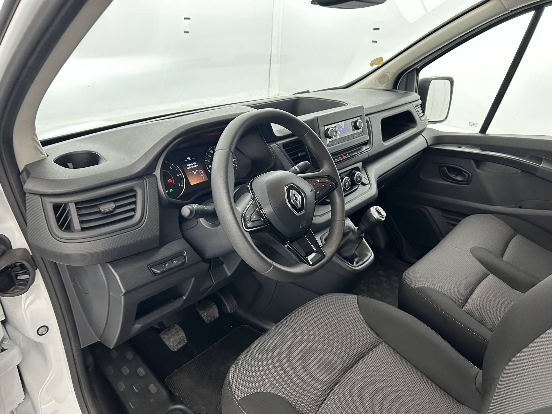 Vente en ligne Renault Trafic 3 Fourgon TRAFIC FGN L1H1 3000 KG BLUE DCI 130 au prix de 21 590 €