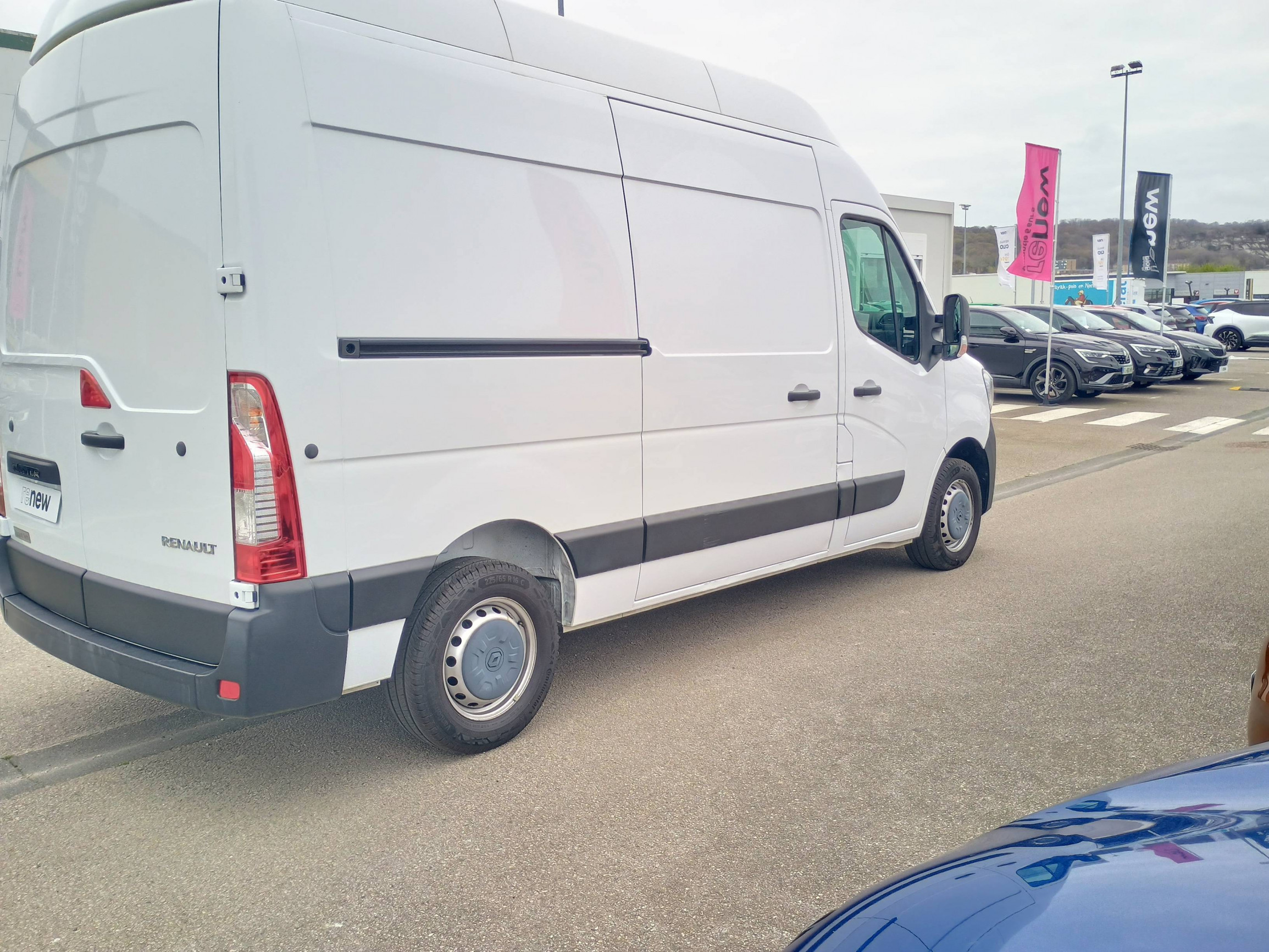 Vente en ligne Renault Master Fourgon MASTER FGN TRAC F3500 L2H3 DCI 135 au prix de 23 990 €
