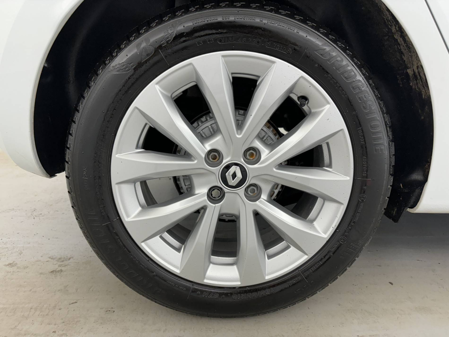 Vente en ligne Renault Clio 5 Clio TCe 90 au prix de 13 430 €
