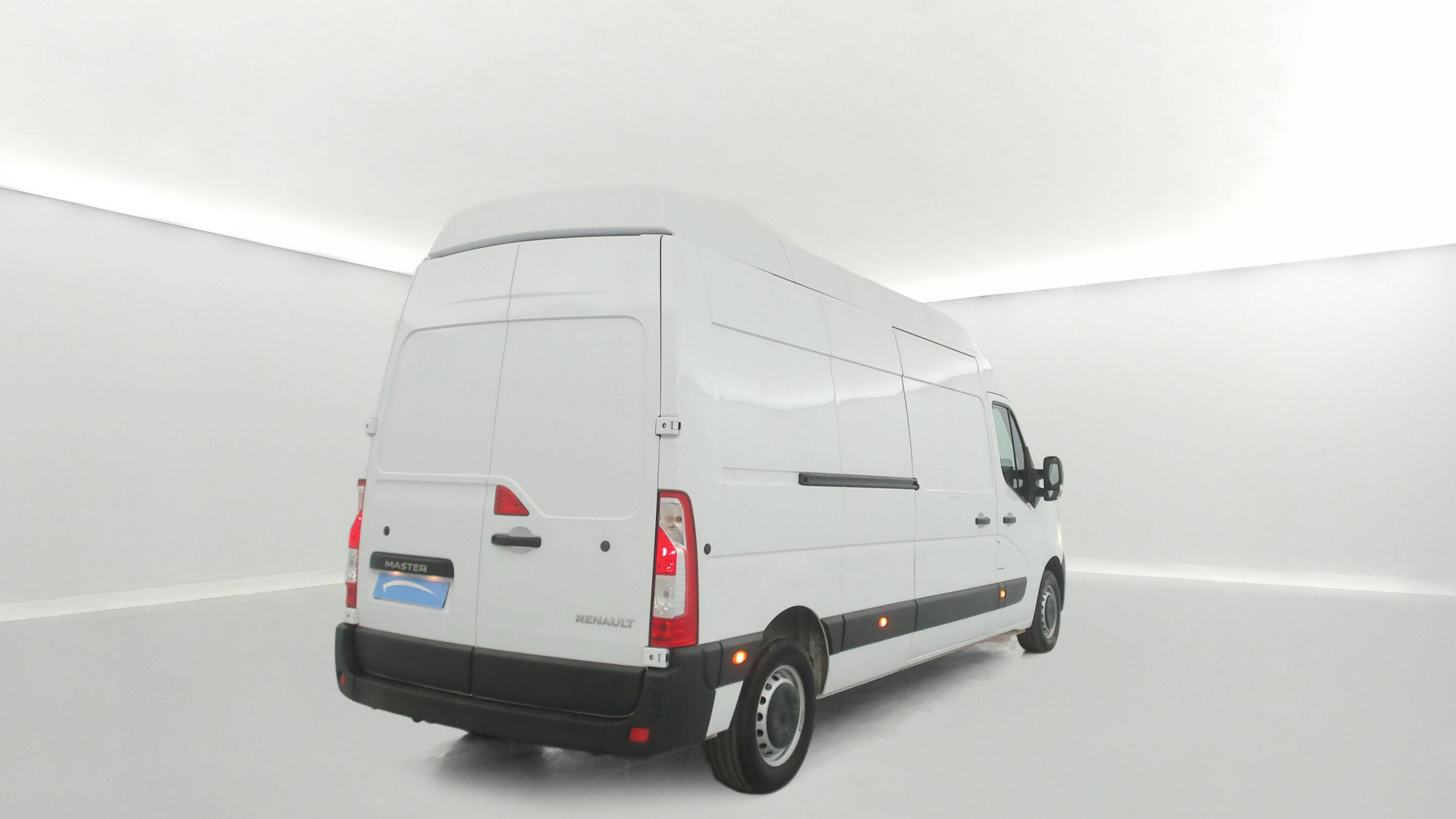 Vente en ligne Renault Master Fourgon MASTER FGN TRAC F3500 L3H3 BLUE DCI 135 au prix de 26 490 €
