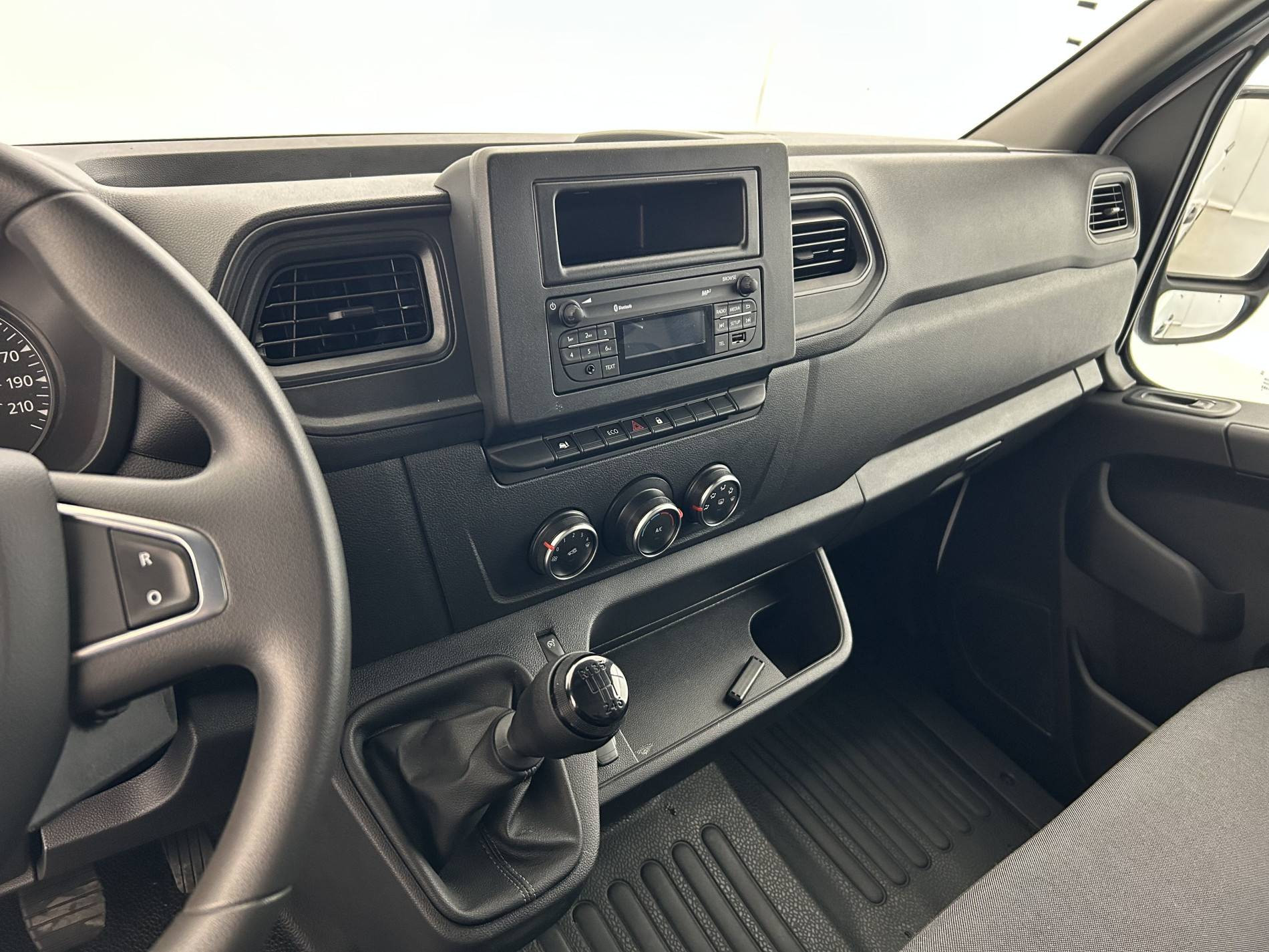 Vente en ligne Renault Master Fourgon MASTER FGN TRAC F3500 L2H2 BLUE DCI 135 au prix de 27 990 €