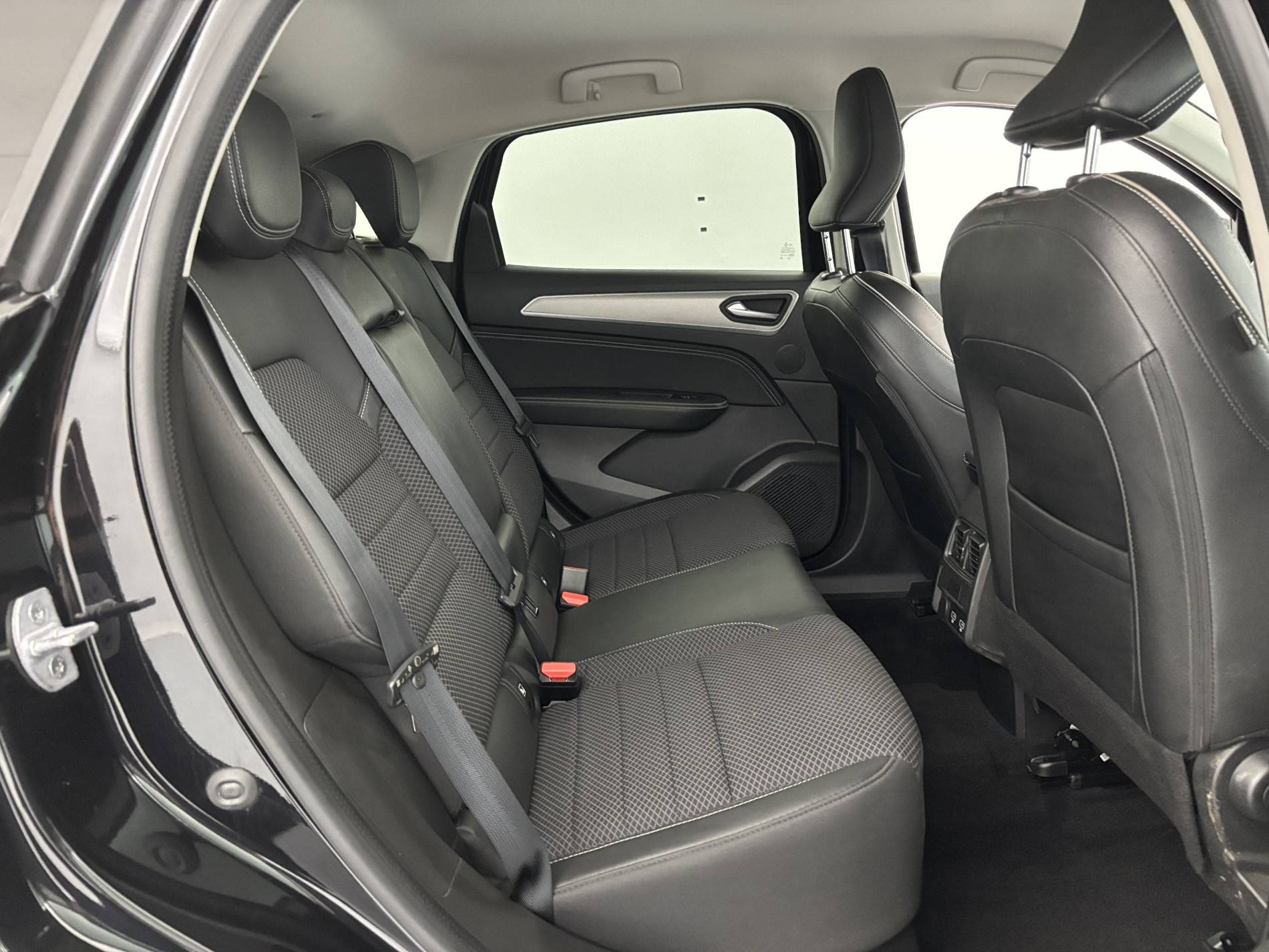 Vente en ligne Renault Arkana  E-Tech hybride 145 - 22 au prix de 19 890 €