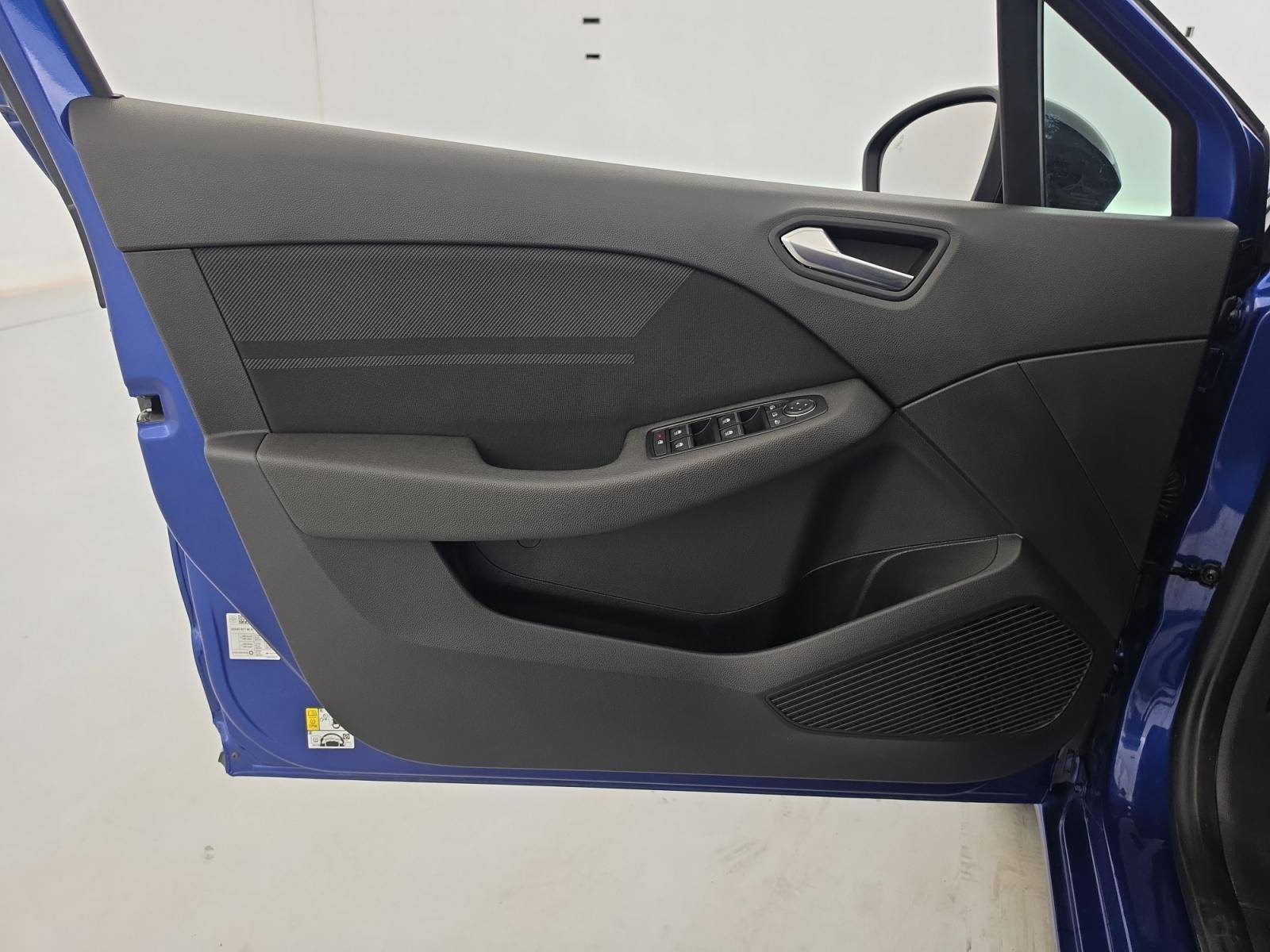 Vente en ligne Renault Clio 5 Clio E-Tech full hybrid 145 au prix de 18 990 €