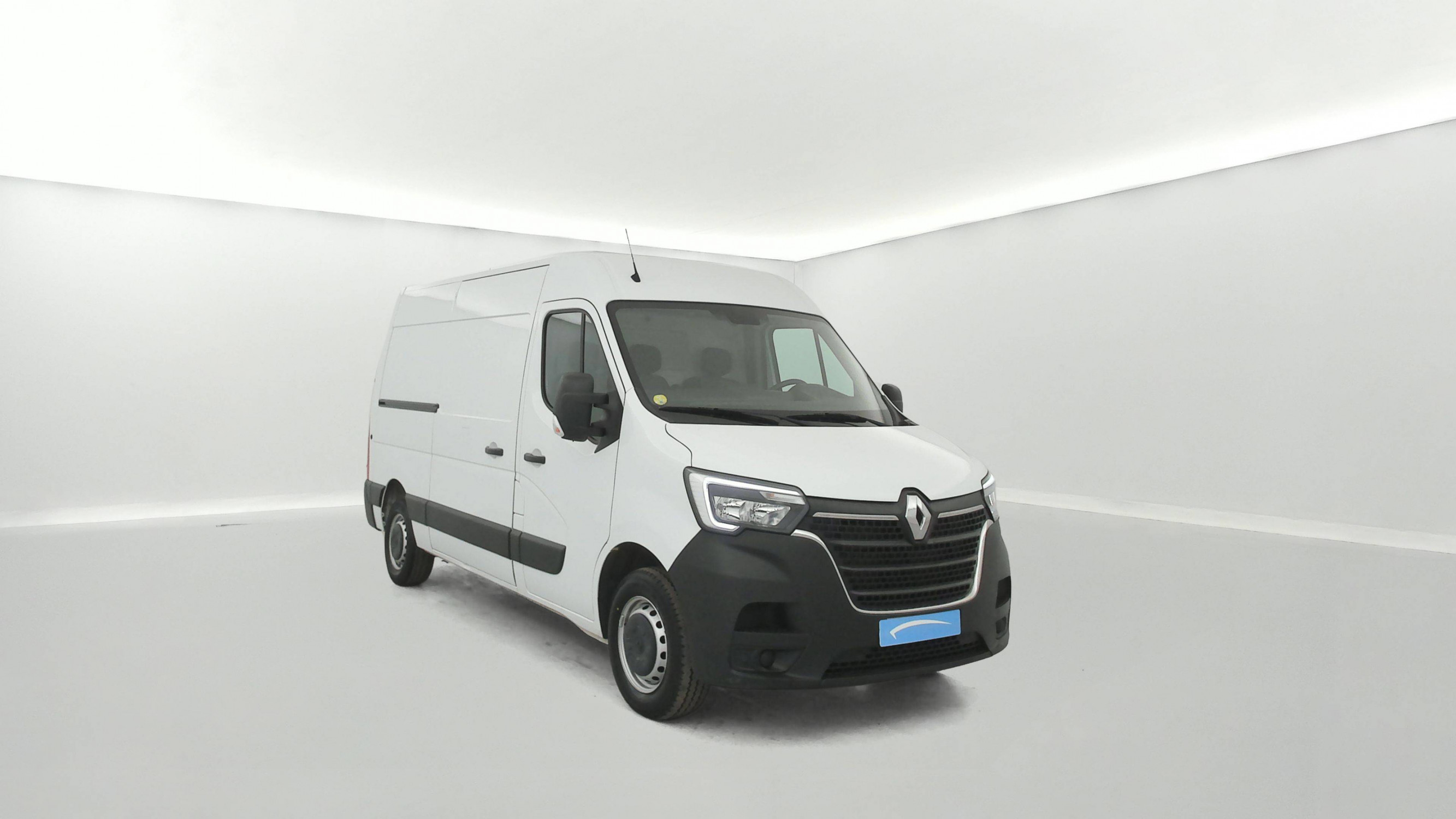 Vente en ligne Renault Master Fourgon MASTER FGN TRAC F3500 L2H2 BLUE DCI 135 au prix de 25 990 €