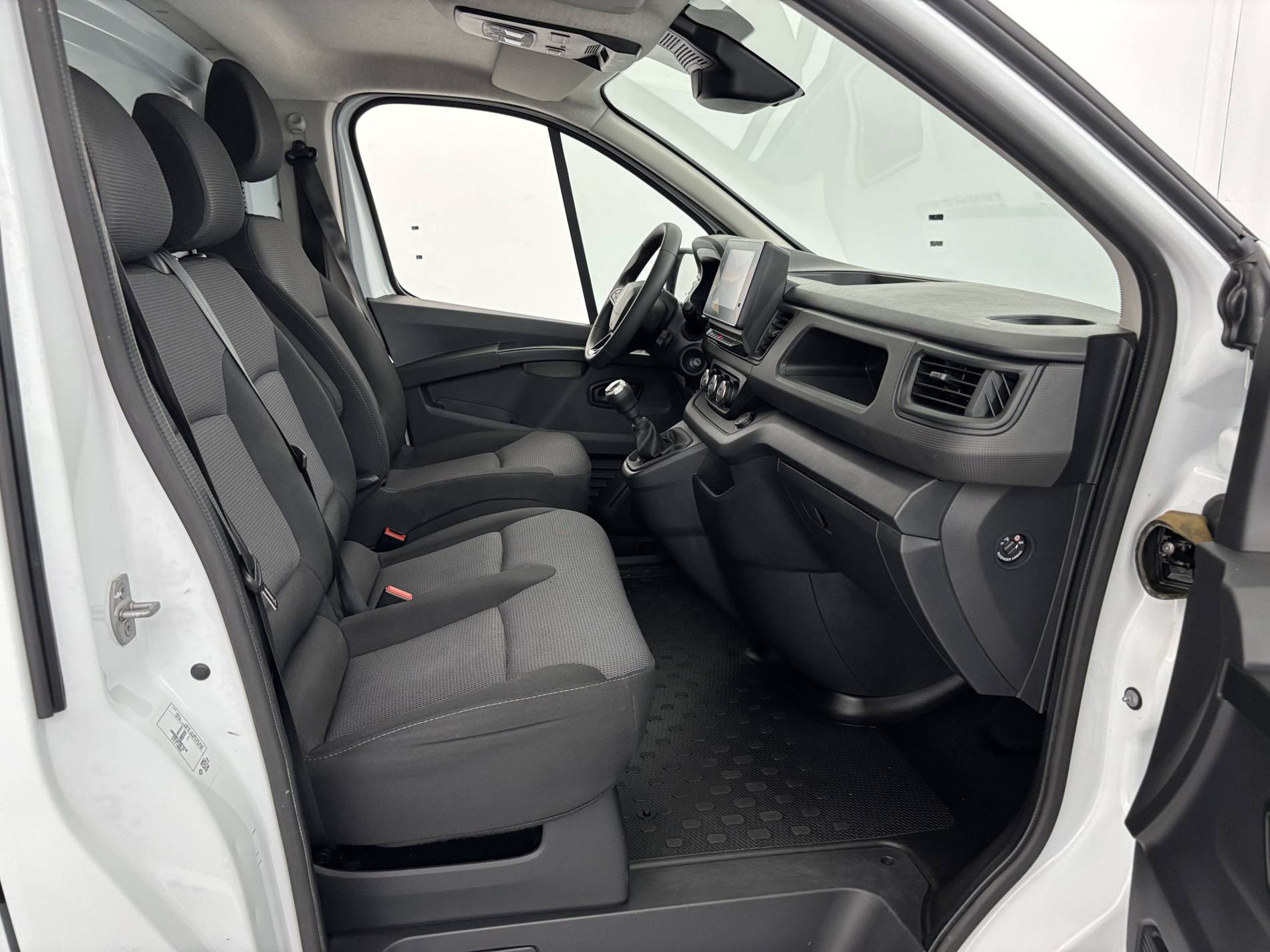 Vente en ligne Renault Trafic 3 Fourgon TRAFIC FG BLUE DCI 130 L1H1 3T GSR2 au prix de 22 990 €