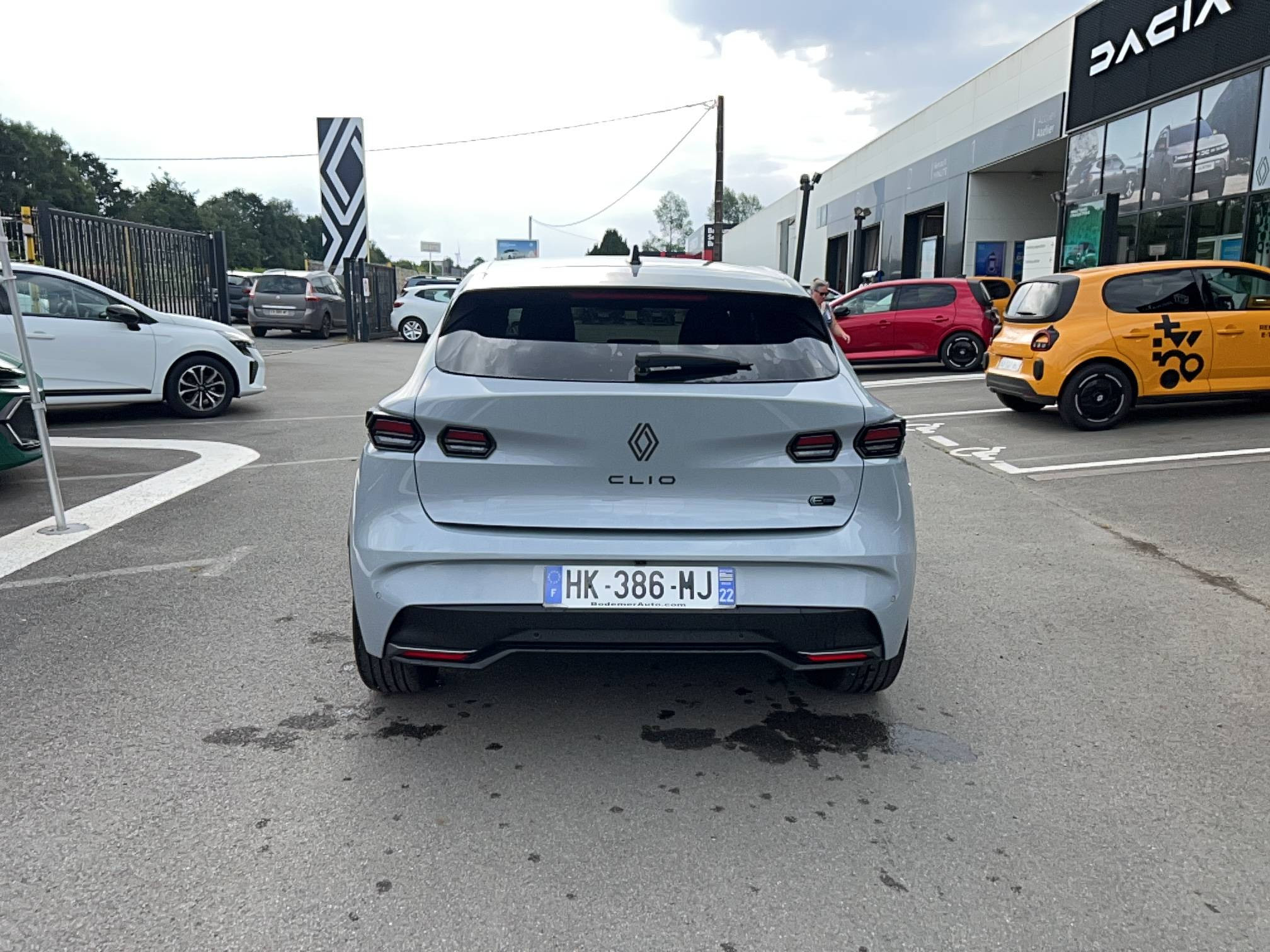 Vente en ligne Renault Clio 6 Clio E-Tech full hybrid 160 ch au prix de 29 990 €