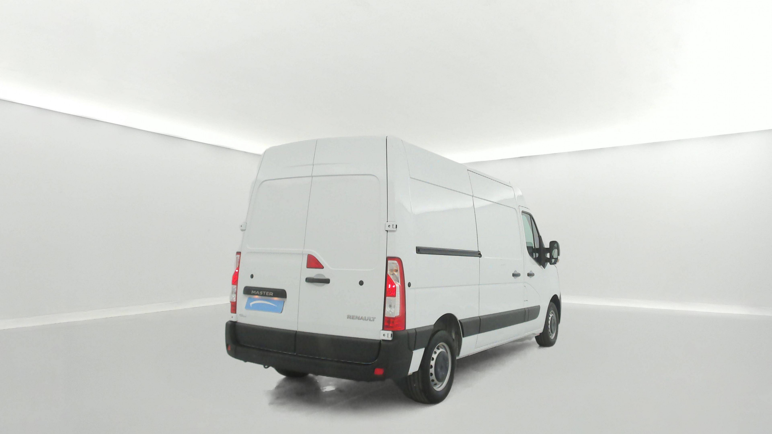 Vente en ligne Renault Master Fourgon MASTER FGN TRAC F3500 L2H2 BLUE DCI 135 au prix de 24 990 €