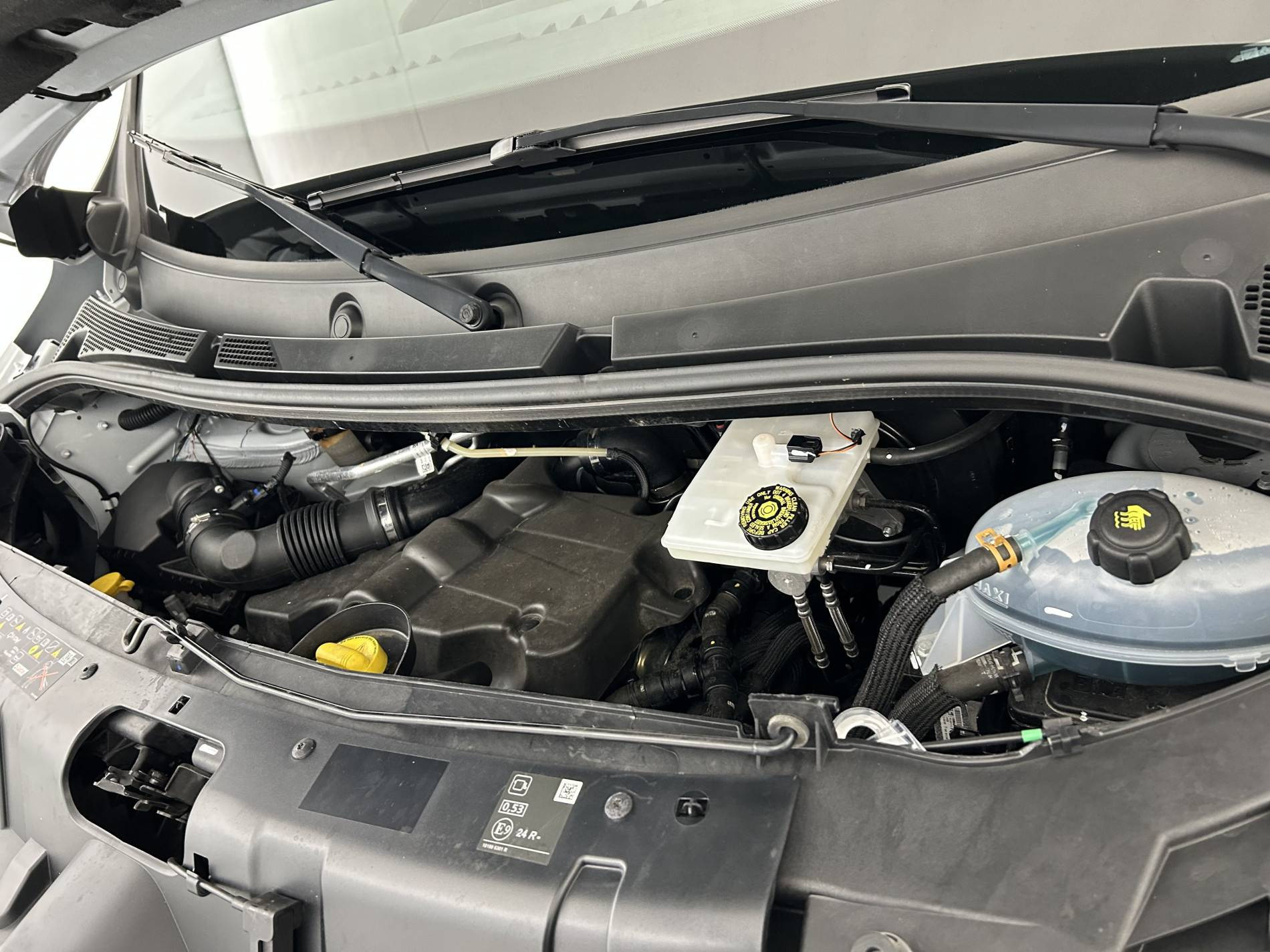 Vente en ligne Renault Master Fourgon MASTER CA TRAC F3500 L2H2 BLUE DCI 135 au prix de 26 490 €