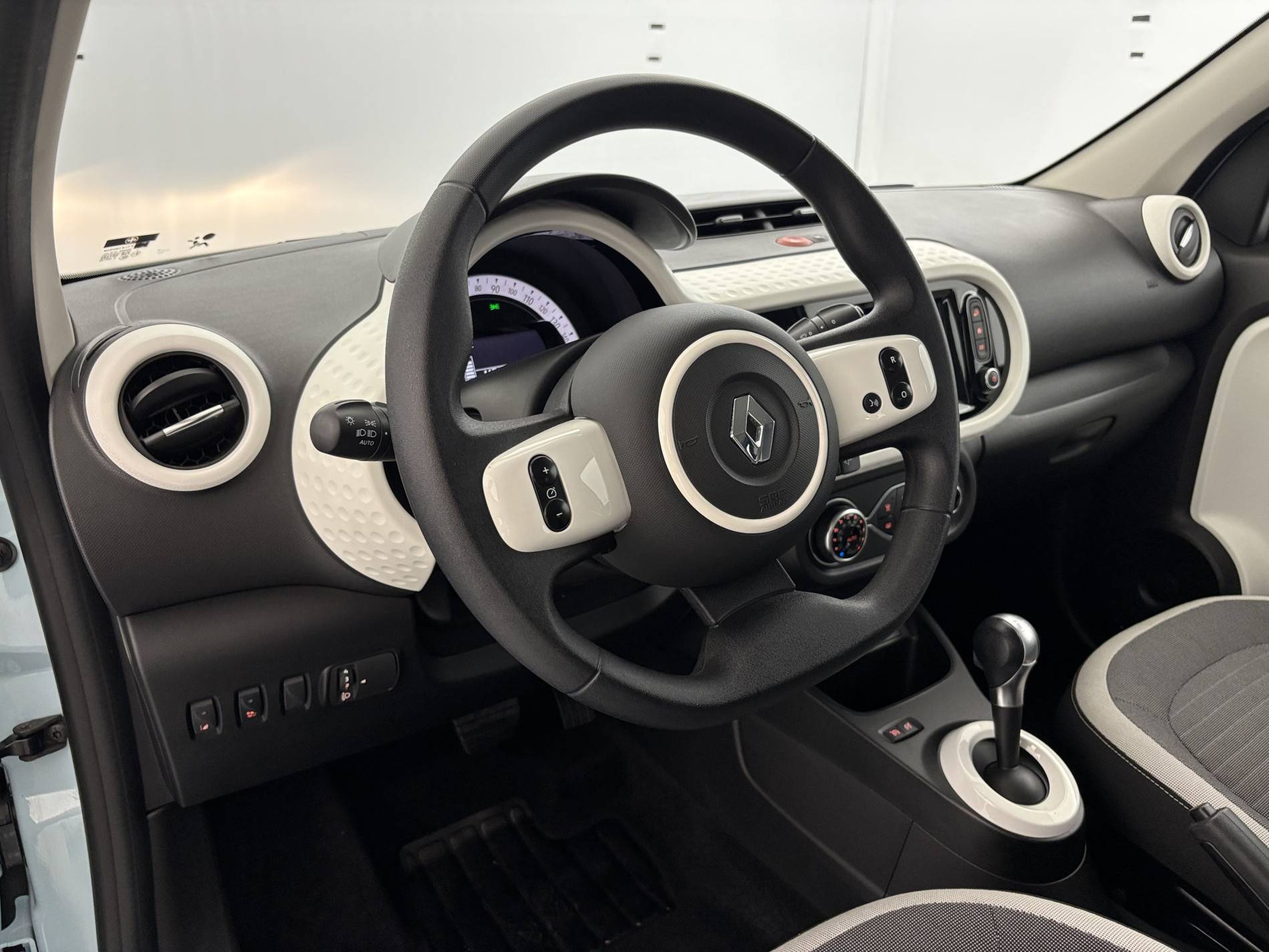 Vente en ligne Renault Twingo Electrique Twingo III E-Tech au prix de 12 990 €