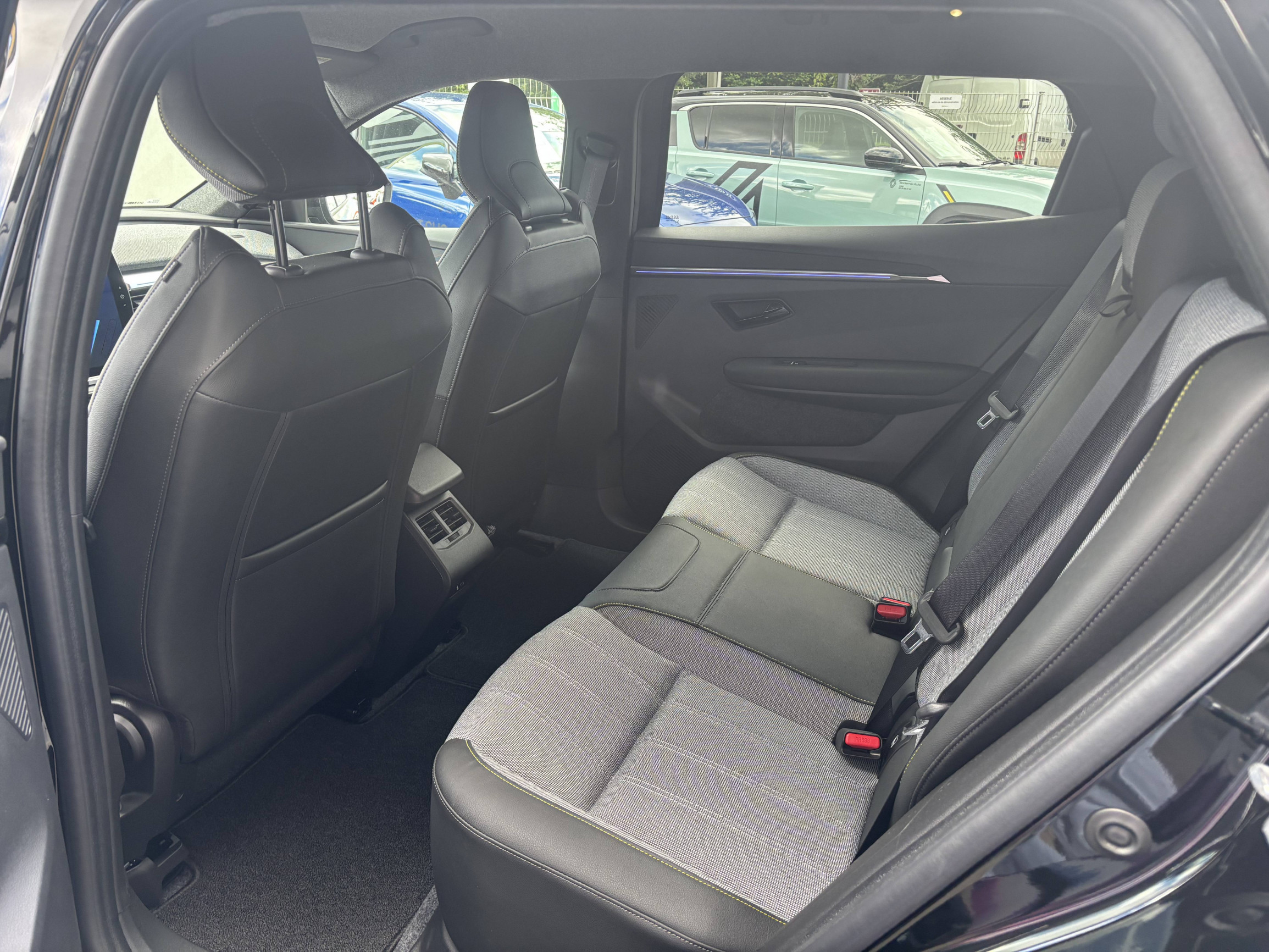 Vente en ligne Renault Scenic E-Tech Scenic E-Tech électrique 220 ch grande autonomie au prix de 48 890 €