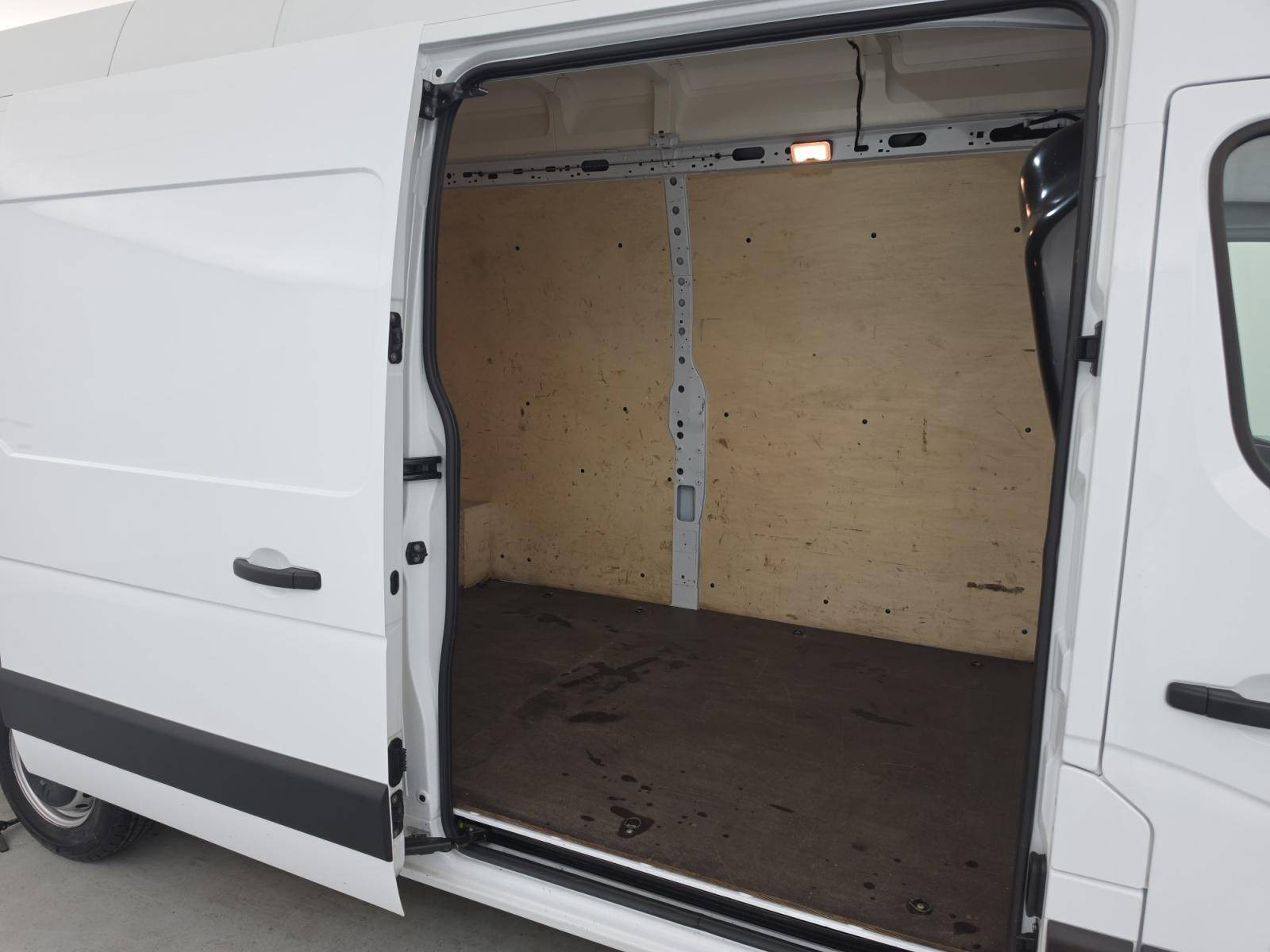 Vente en ligne Renault Master Fourgon MASTER FGN TRAC F3500 L3H3 BLUE DCI 135 au prix de 24 490 €