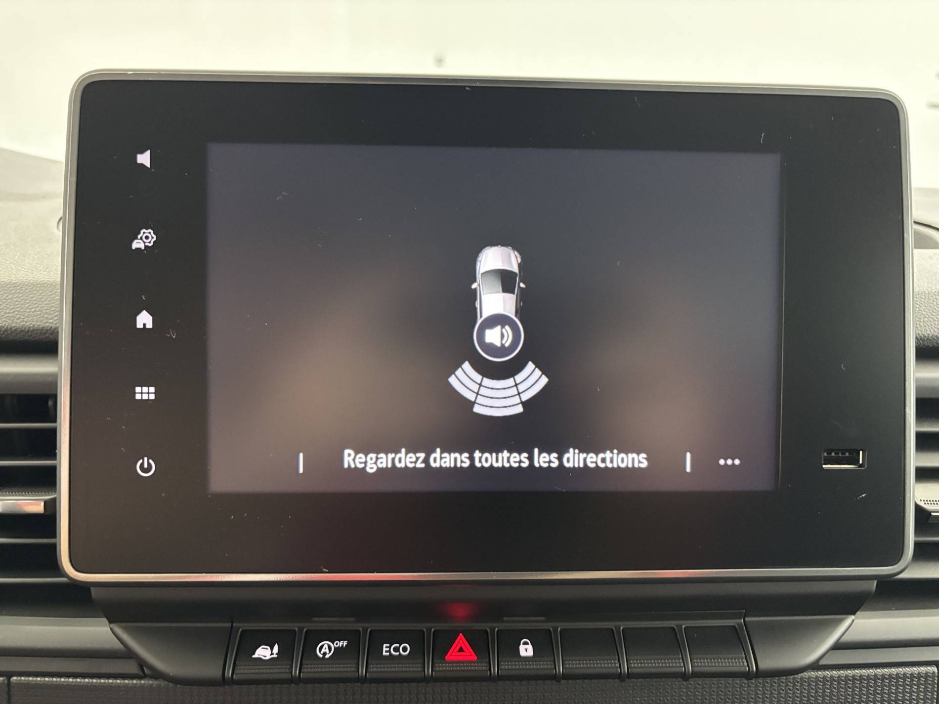 Vente en ligne Renault Trafic 3 Fourgon TRAFIC FG BLUE DCI 130 L1H1 3T GSR2 au prix de 22 490 €