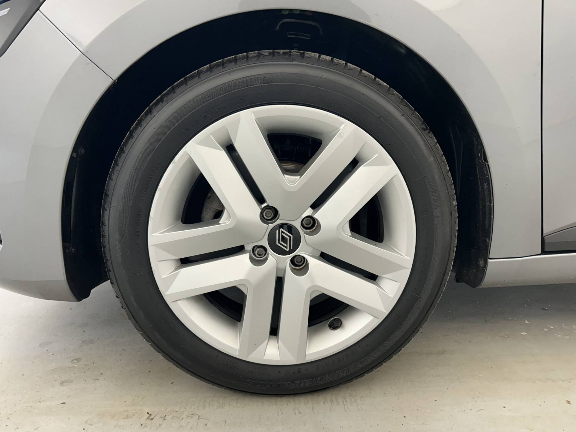 Vente en ligne Renault Clio 5 Clio TCe 90 au prix de 15 350 €