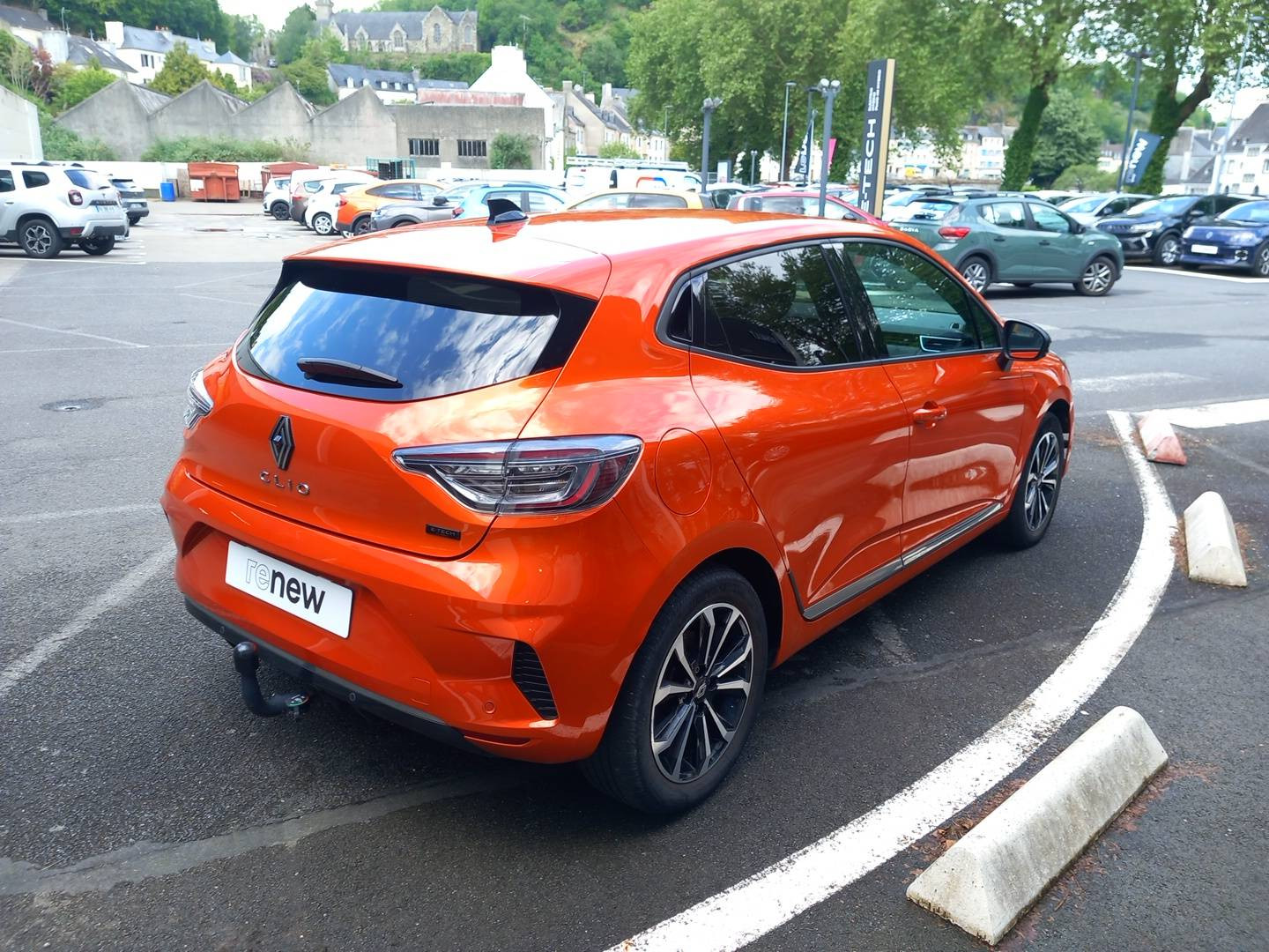Vente en ligne Renault Clio 5 Clio E-Tech full hybrid 145 au prix de 17 990 €