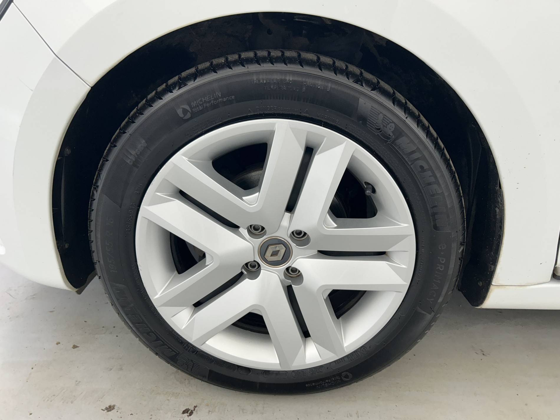 Vente en ligne Renault Clio 5 Clio SCe 75 au prix de 12 790 €