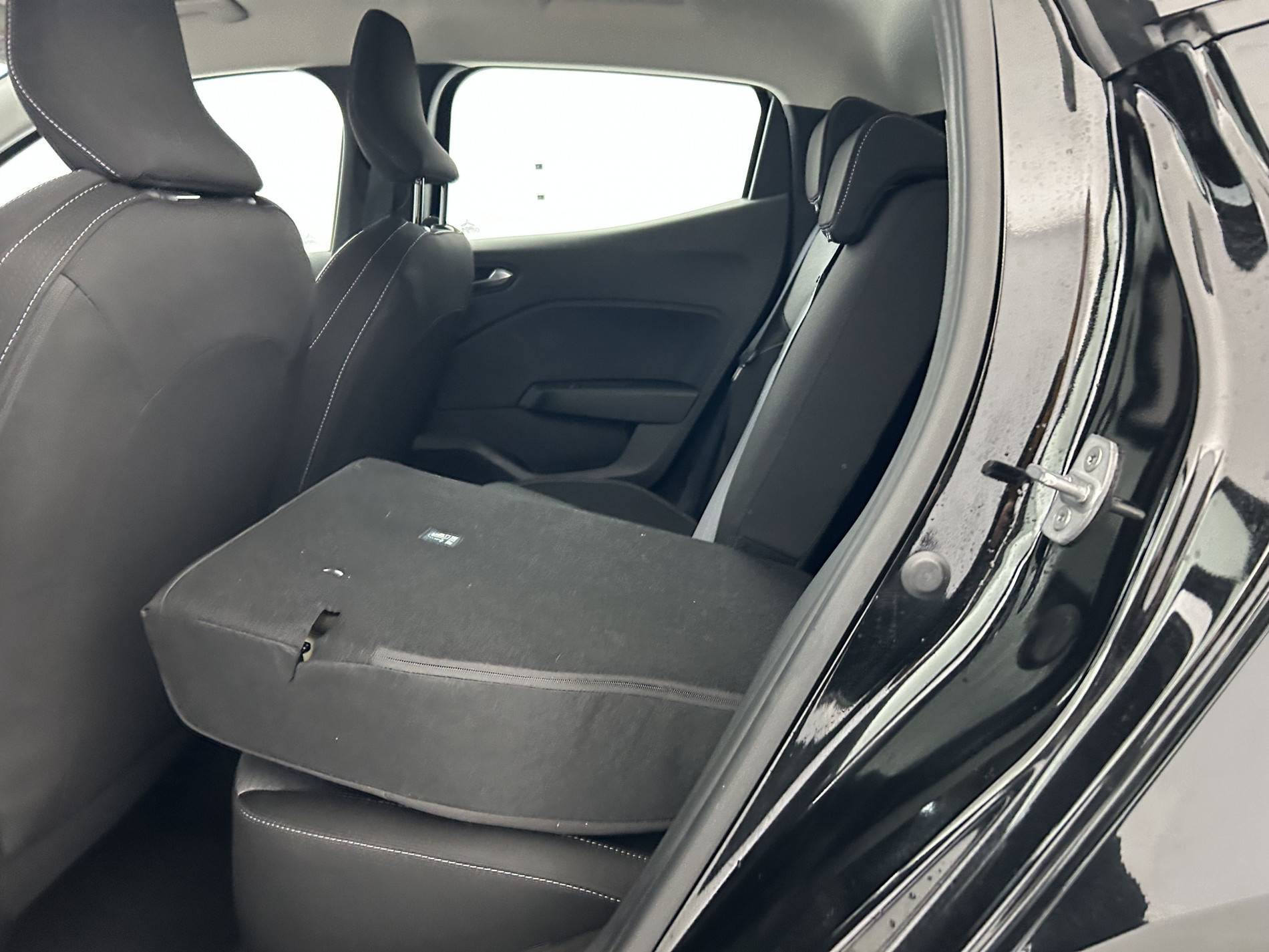 Vente en ligne Renault Clio 5 Clio Blue dCi 100 ch GSR2 au prix de 18 090 €