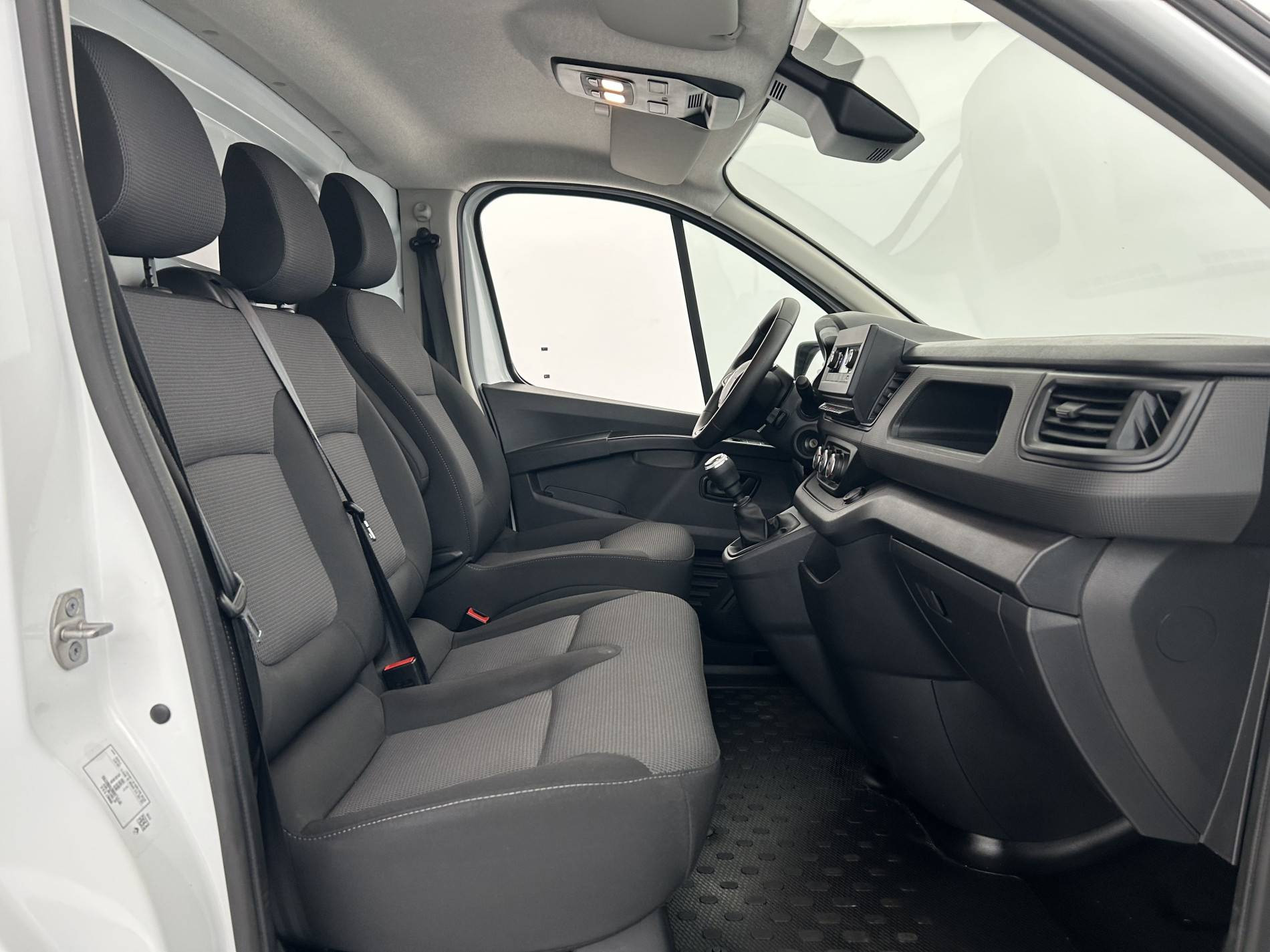 Vente en ligne Renault Trafic 3 Fourgon TRAFIC FGN L2H1 3000 KG BLUE DCI 130 au prix de 23 890 €