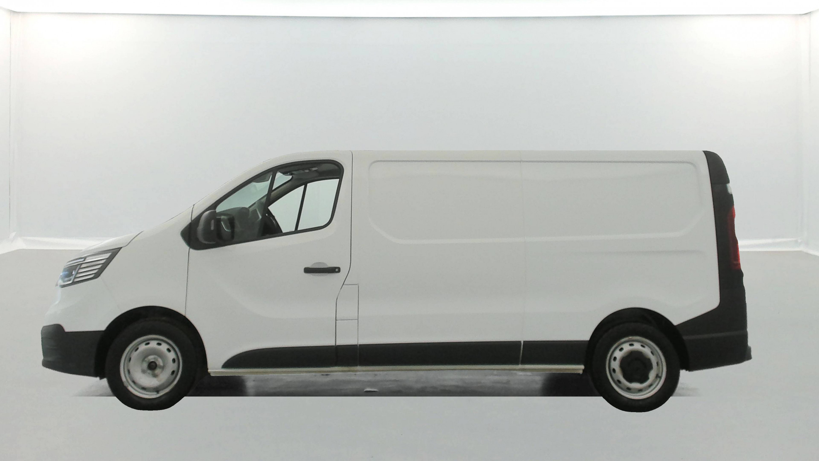 Vente en ligne Renault Trafic 3 Fourgon TRAFIC FGN L2H1 3000 KG BLUE DCI 130 au prix de 21 990 €