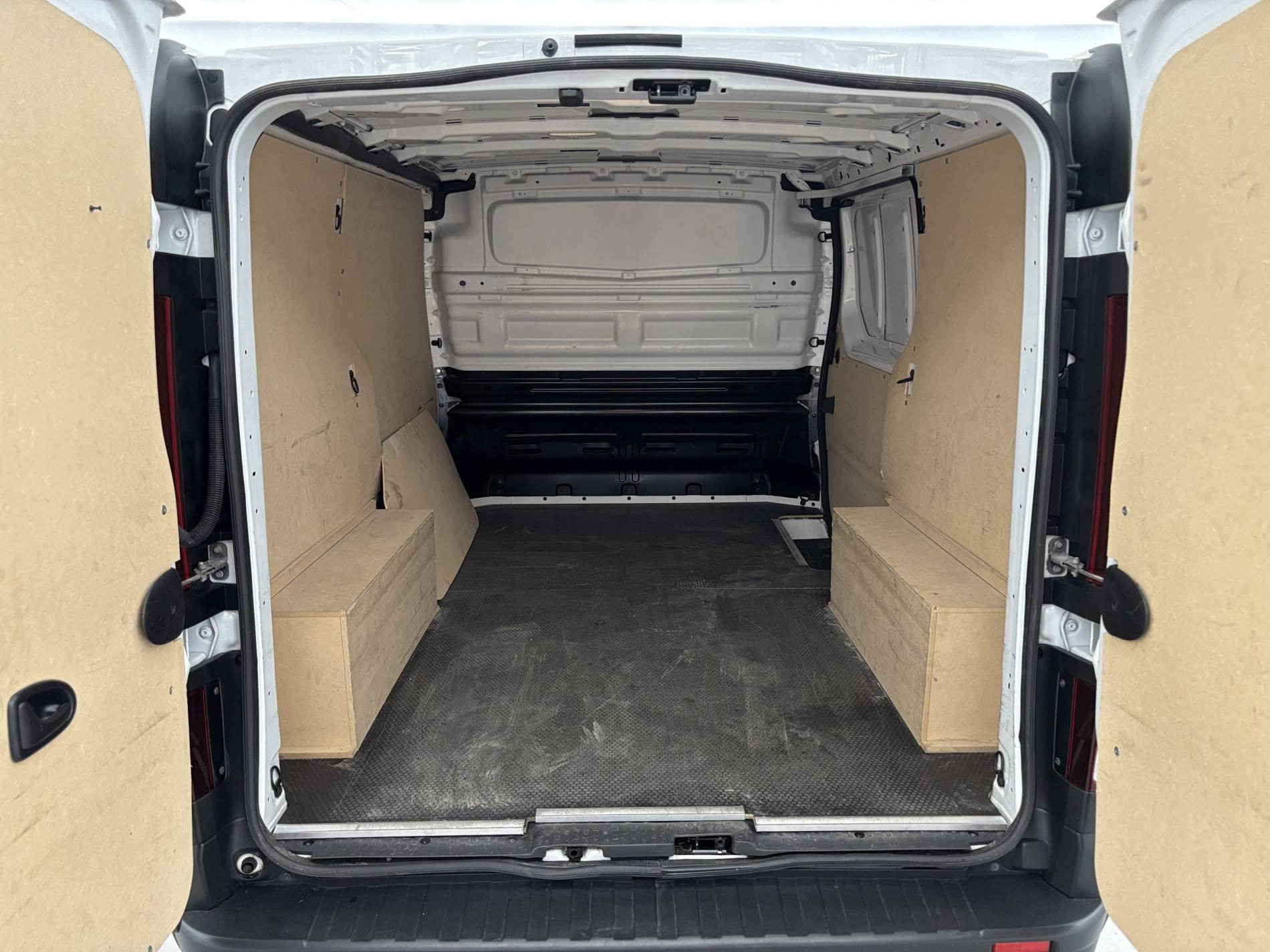 Vente en ligne Renault Trafic 3 Fourgon TRAFIC FGN L1H1 2800 KG BLUE DCI 110 au prix de 17 790 €