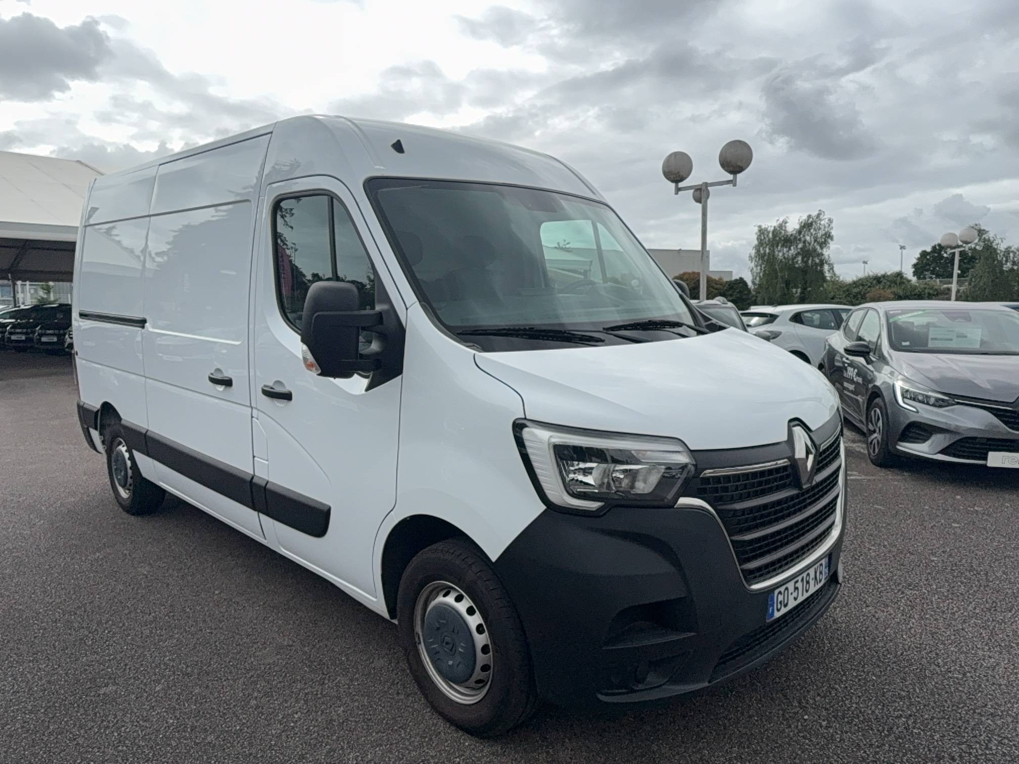 Vente en ligne Renault Master Fourgon MASTER FGN TRAC F3500 L2H2 BLUE DCI 135 au prix de 25 490 €