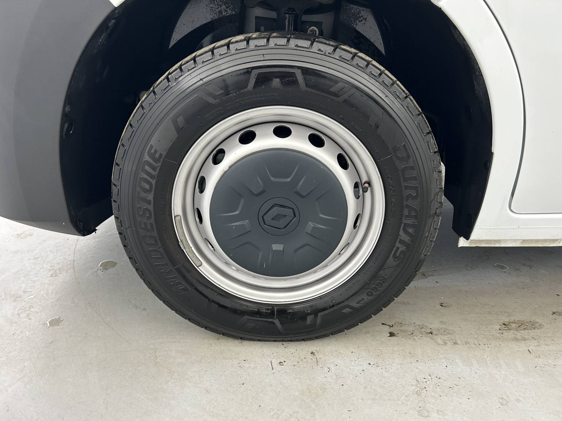 Vente en ligne Renault Master Fourgon MASTER FGN TRAC F3500 L2H2 BLUE DCI 135 au prix de 27 990 €