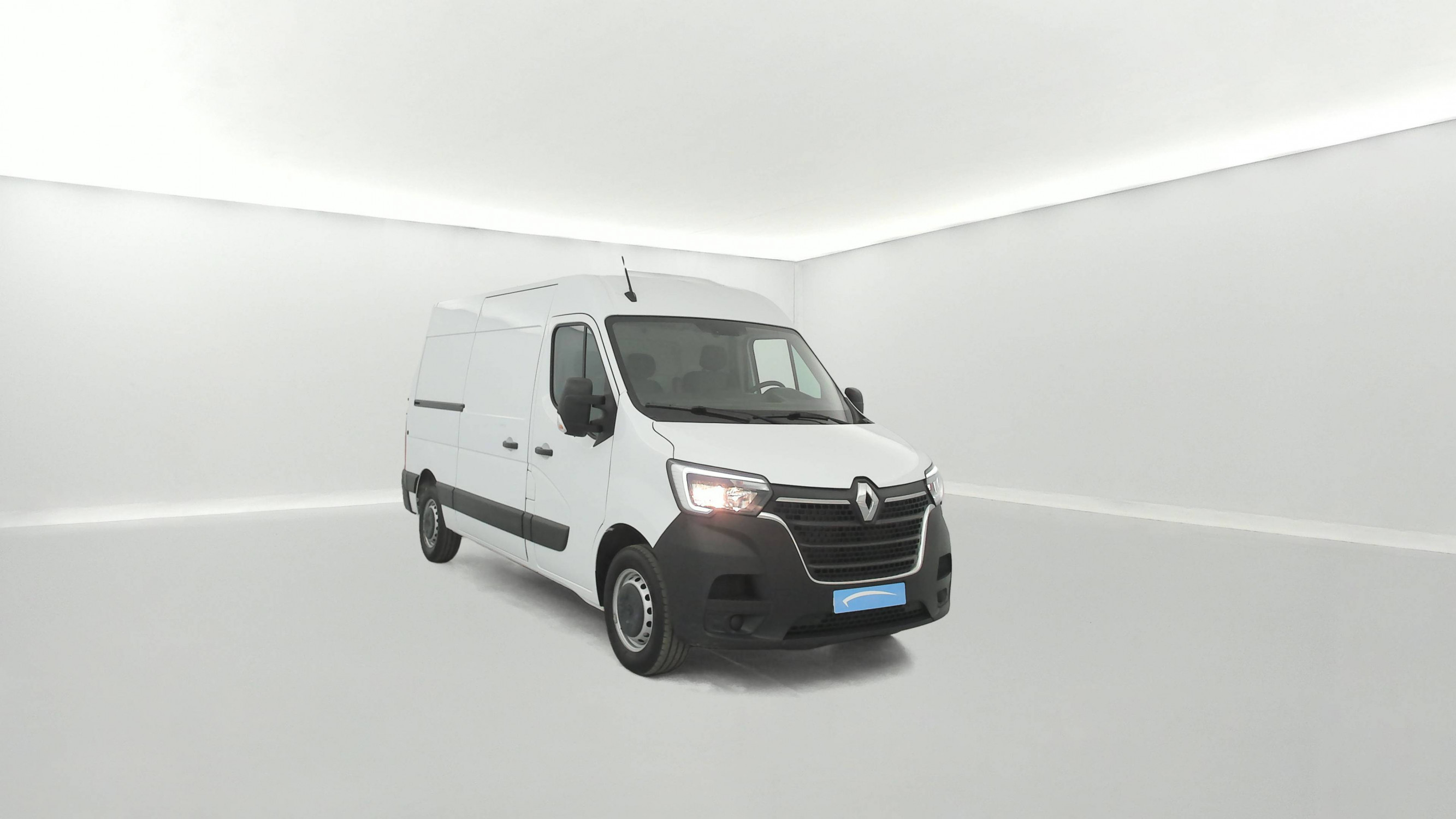 Vente en ligne Renault Master Fourgon MASTER FGN TRAC F3500 L2H2 BLUE DCI 135 au prix de 26 990 €