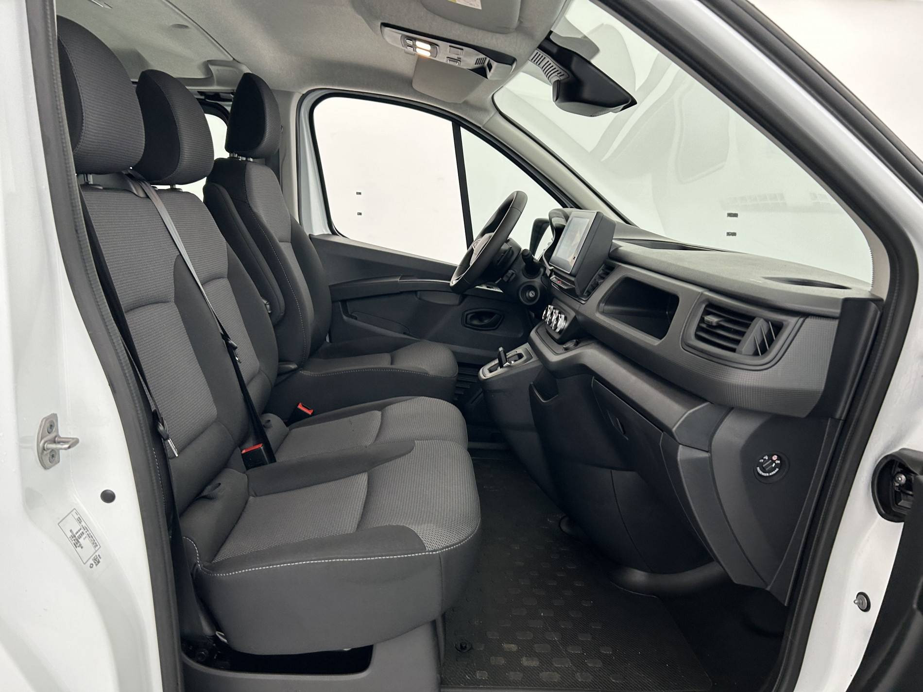 Vente en ligne Renault Trafic Cabine Approfondie  Boite Automatique BLUE DCI 150 L2H1 3T AUTO au prix de 36 490 €